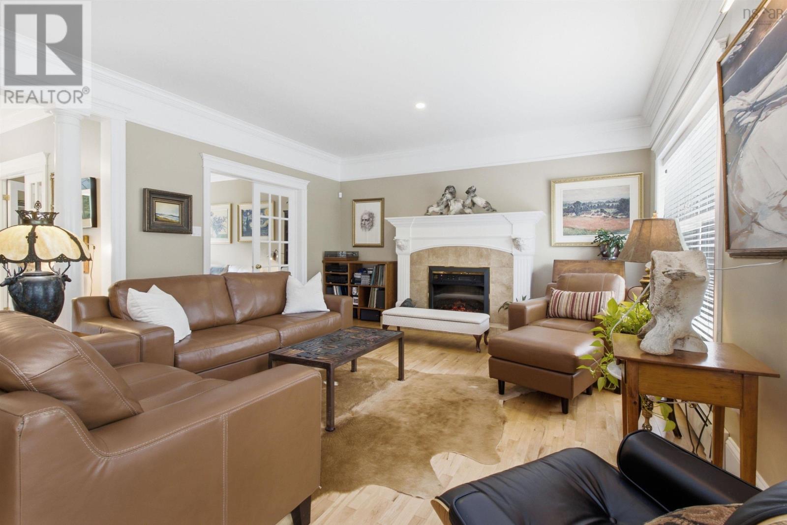 40 Greenside Lane Property Photo 12