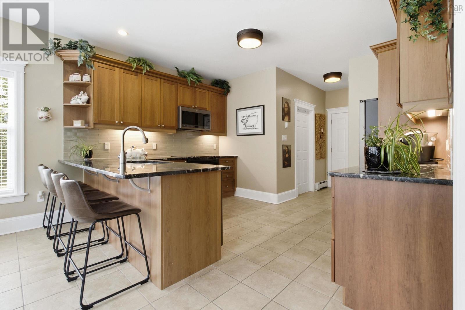 40 Greenside Lane Property Photo 13