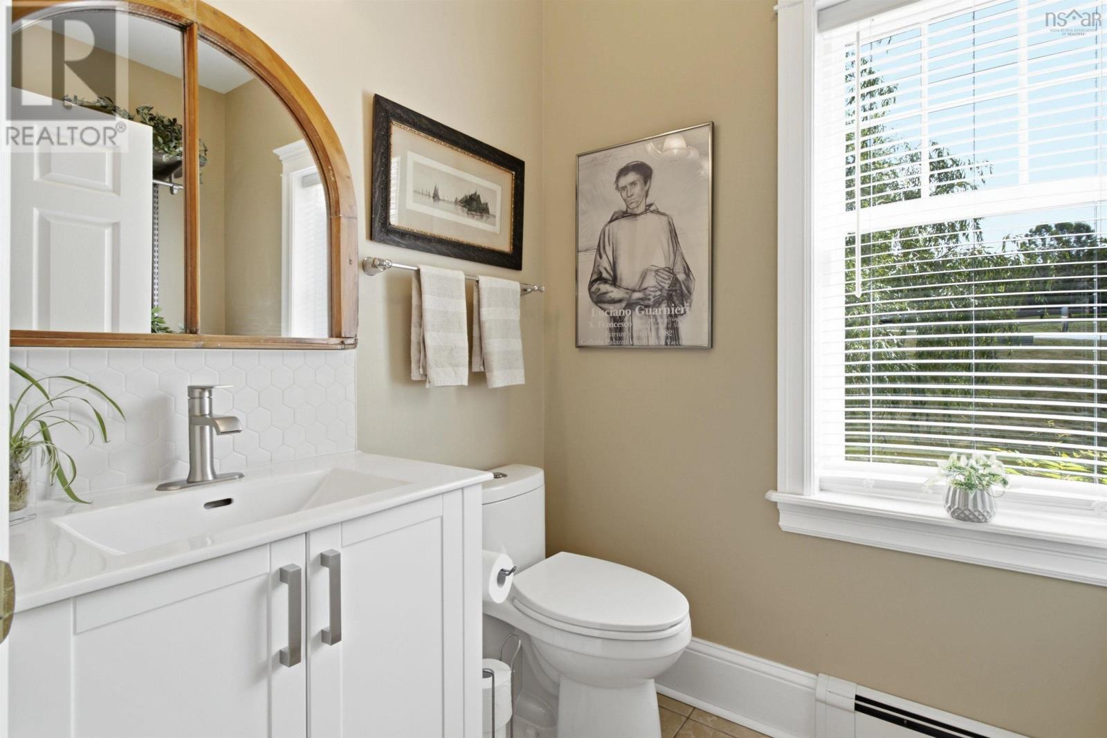 40 Greenside Lane Property Photo 19