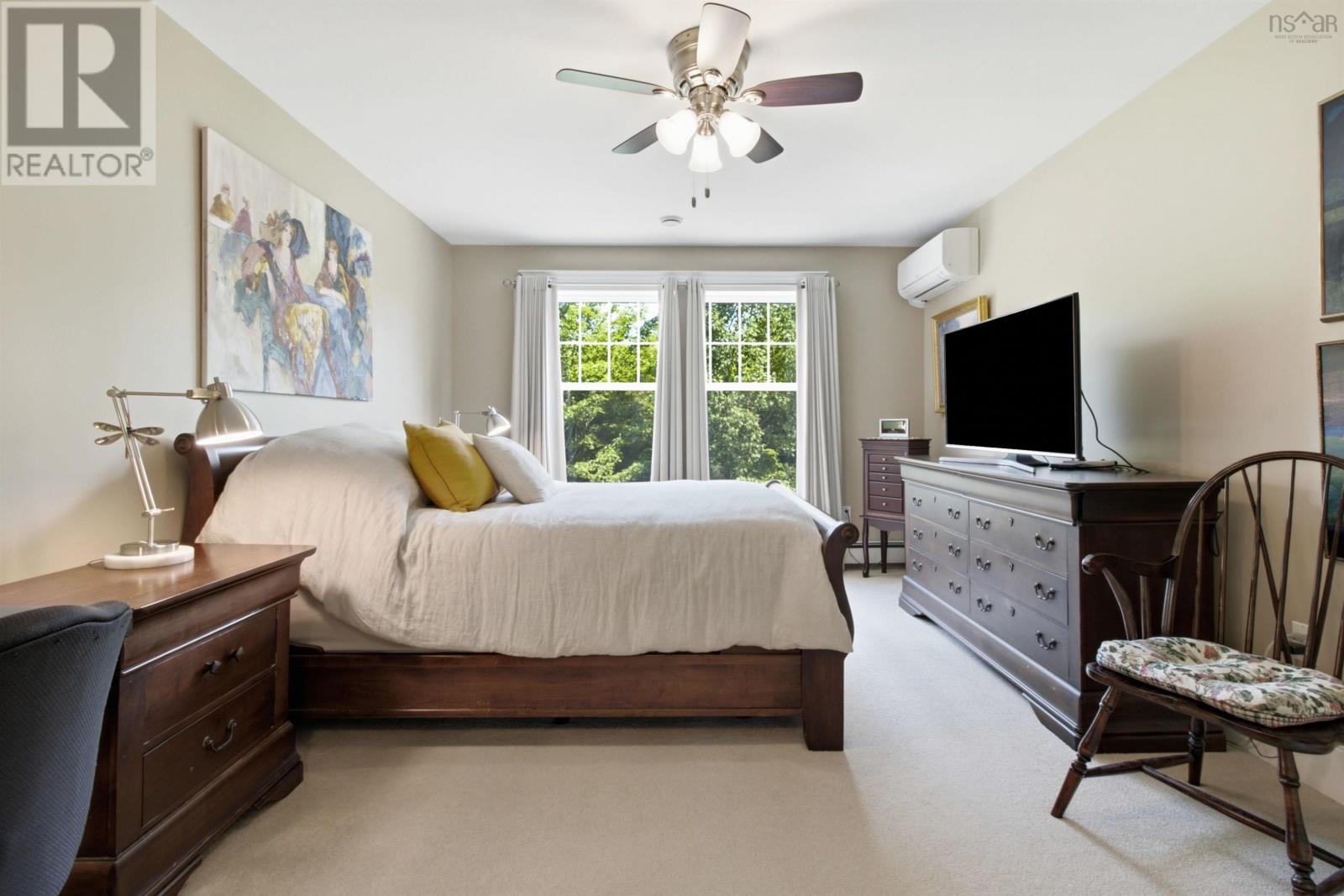 40 Greenside Lane Property Photo 22