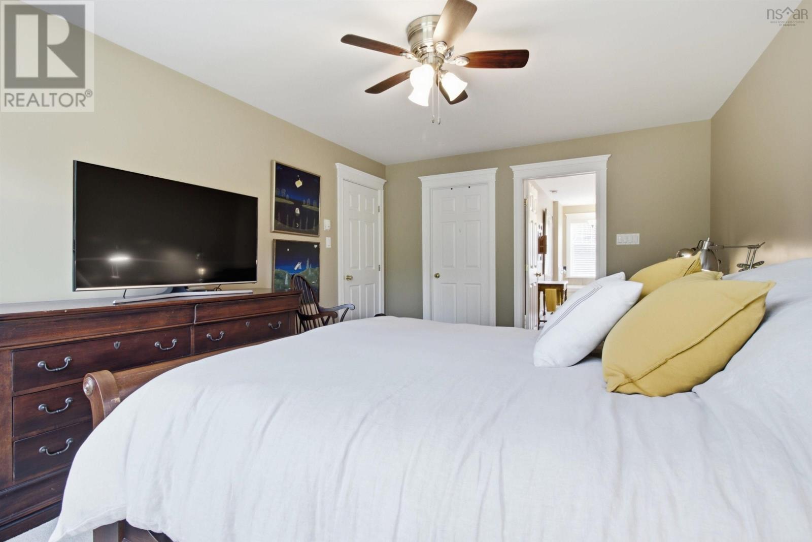 40 Greenside Lane Property Photo 23