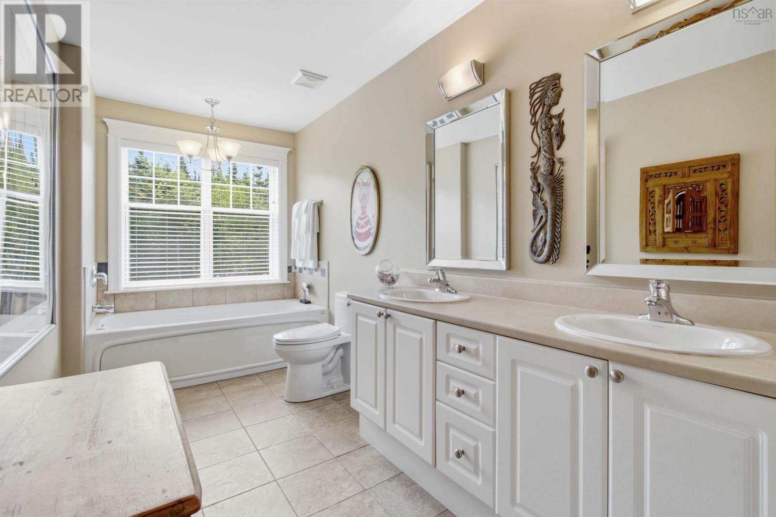 40 Greenside Lane Property Photo 25