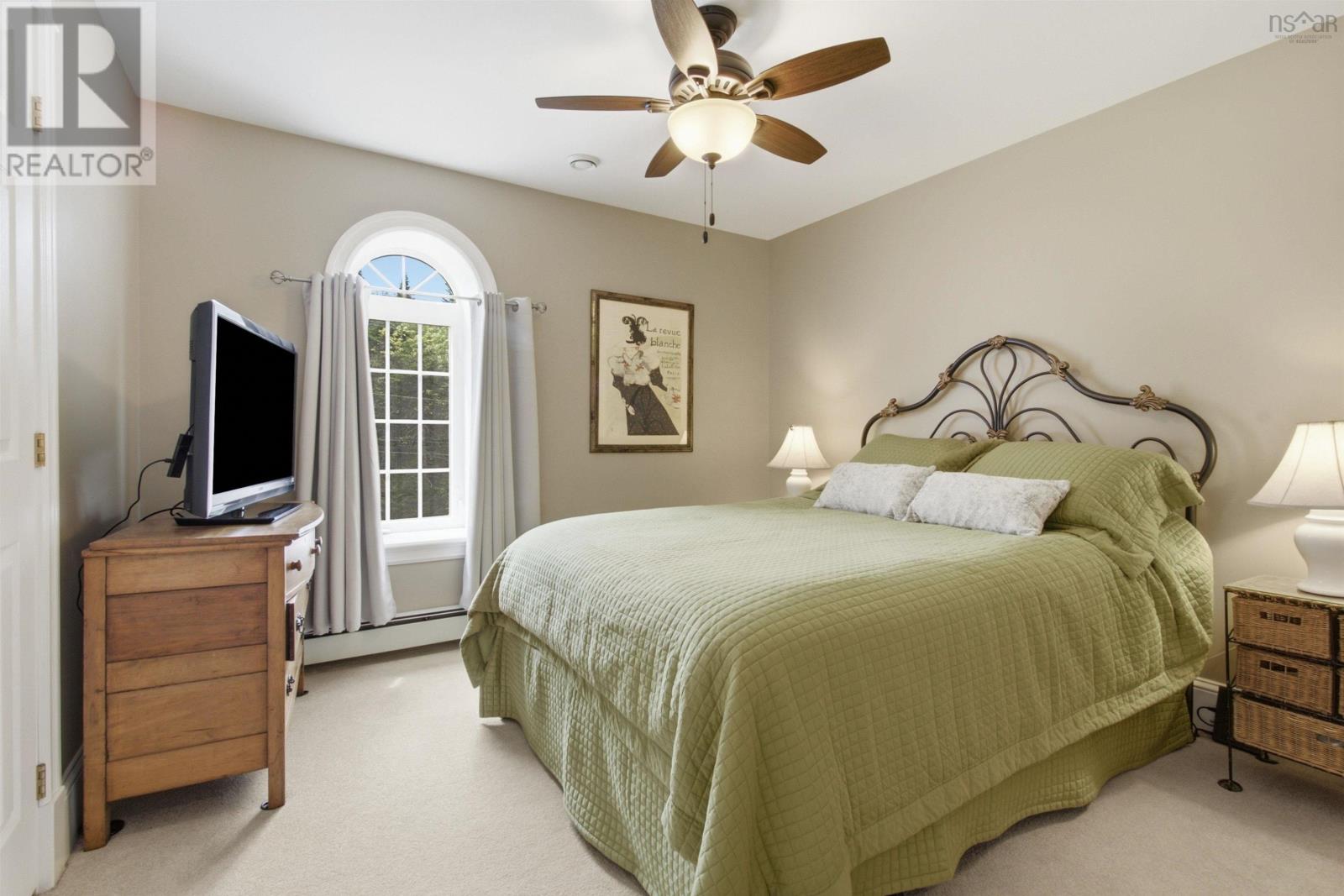 40 Greenside Lane Property Photo 27