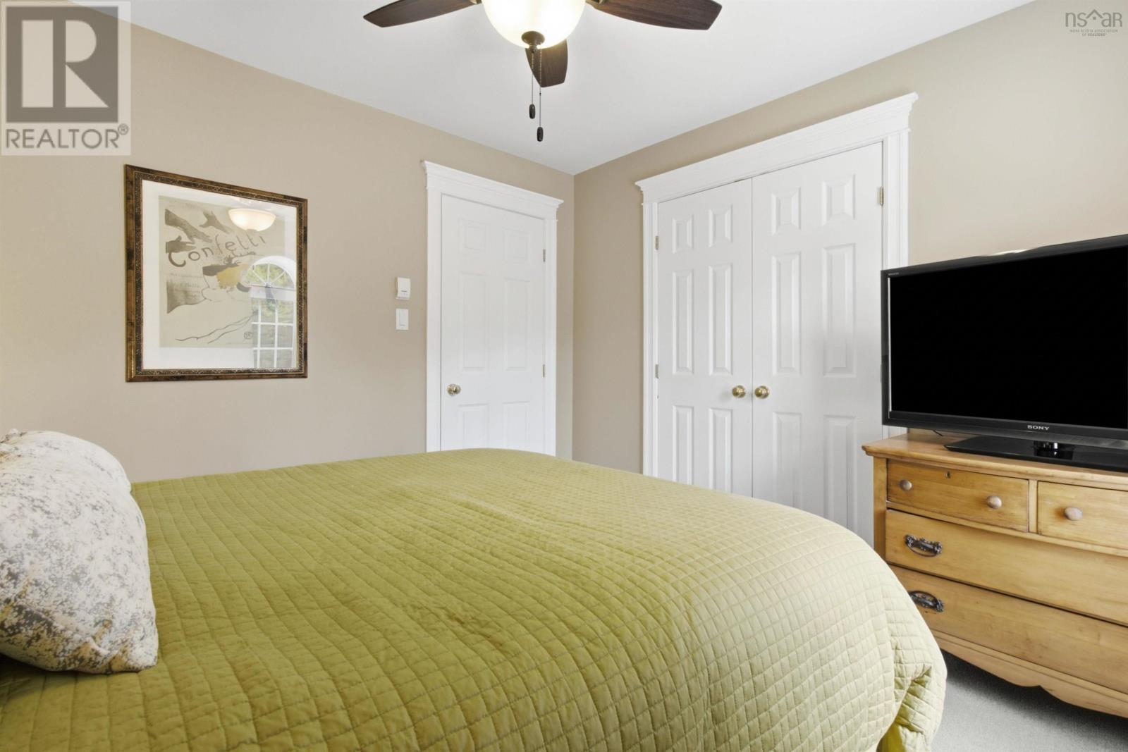 40 Greenside Lane Property Photo 28
