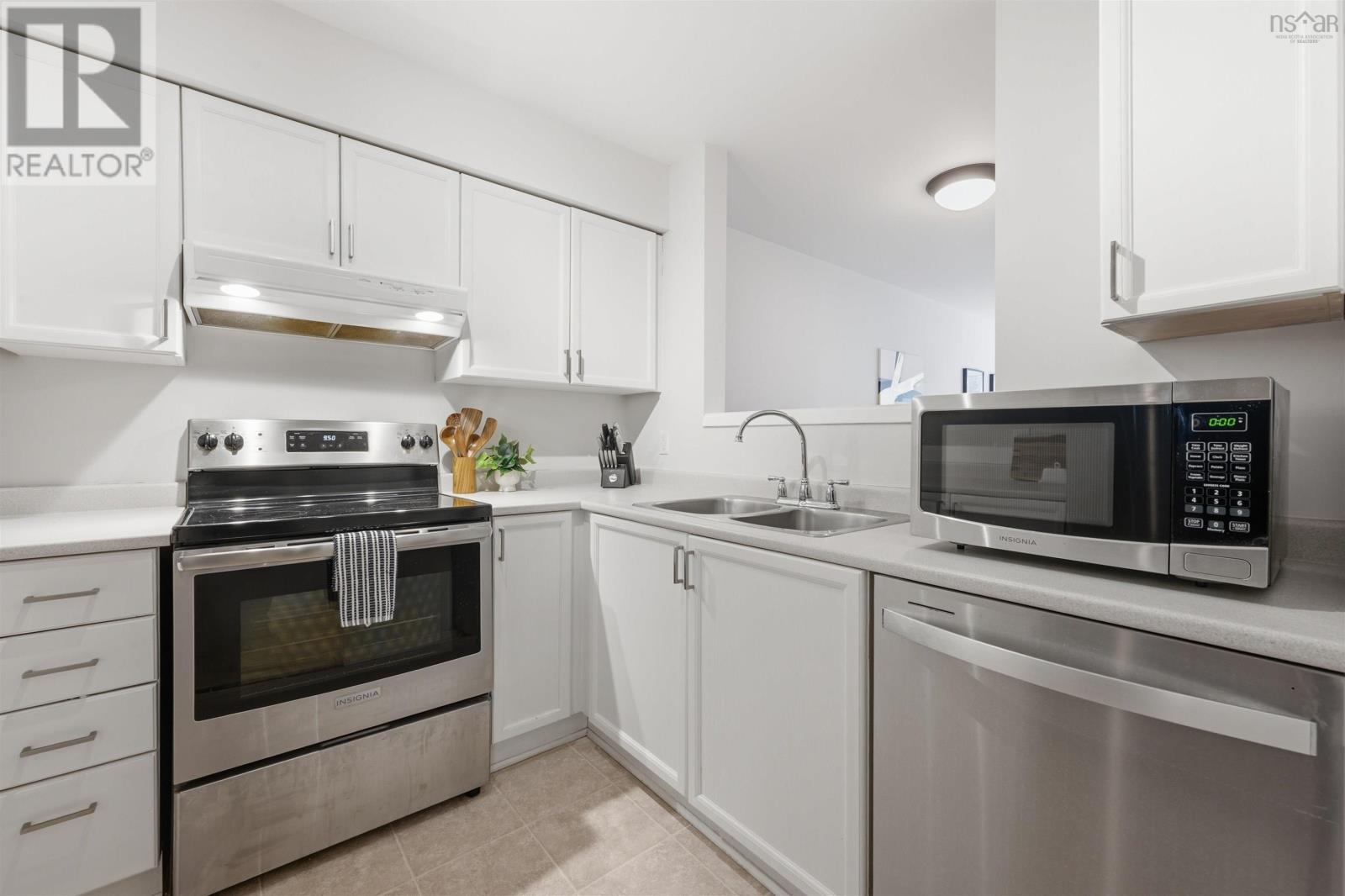 105 5230 Tobin Street Property Photo 1
