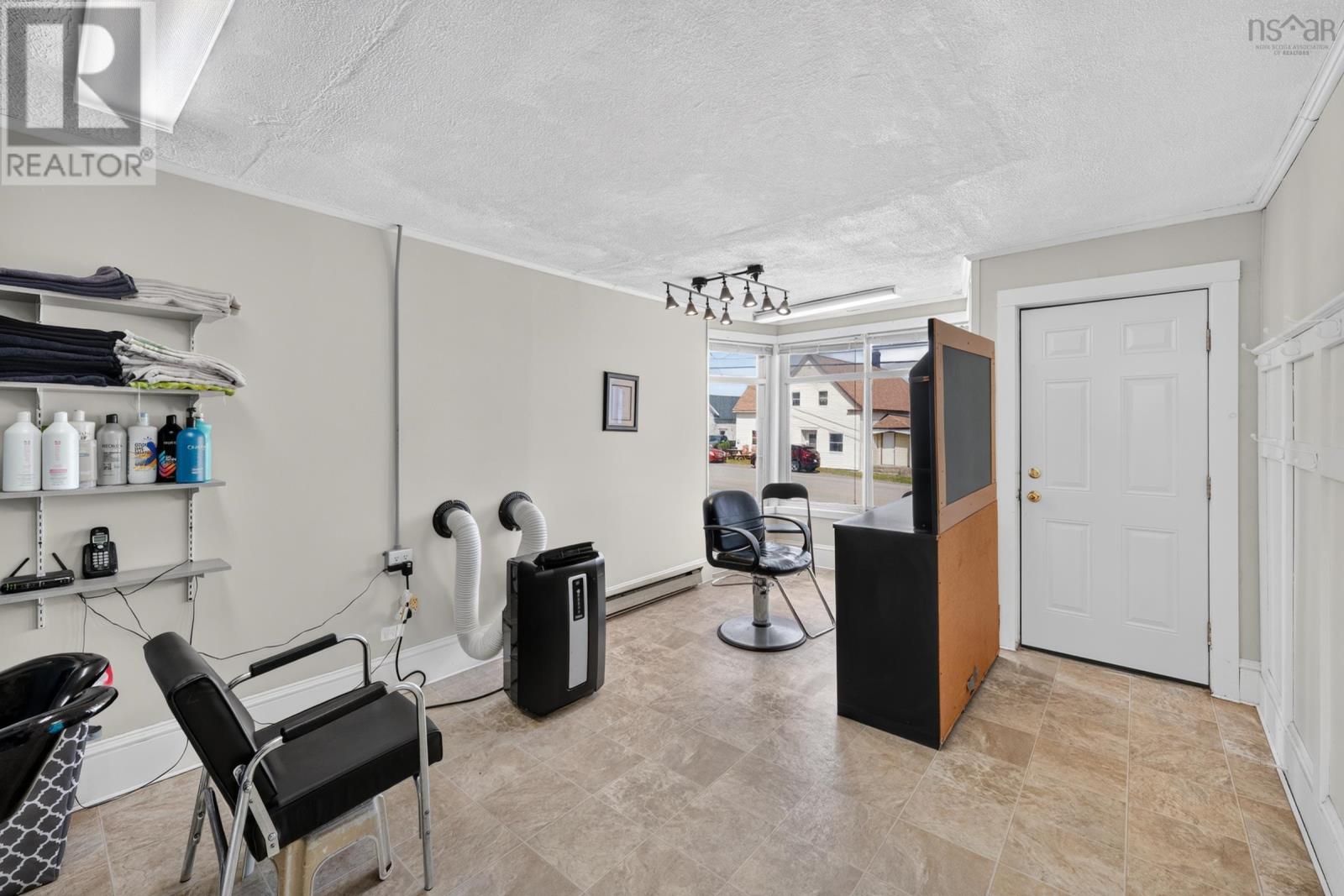 8216 Highway 1 Property Photo 6