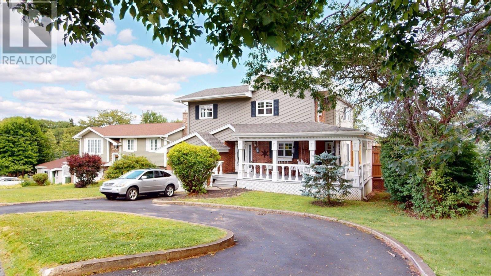 8 Glen Manor Drive