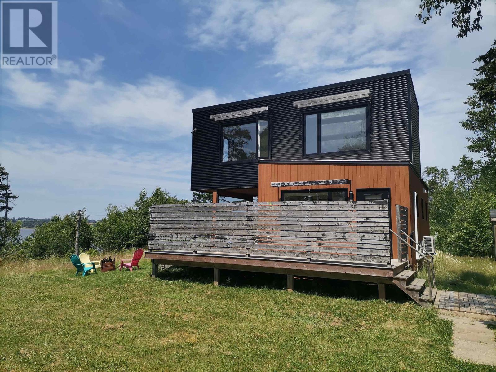 101 Riverbank Drive Property Photo 1