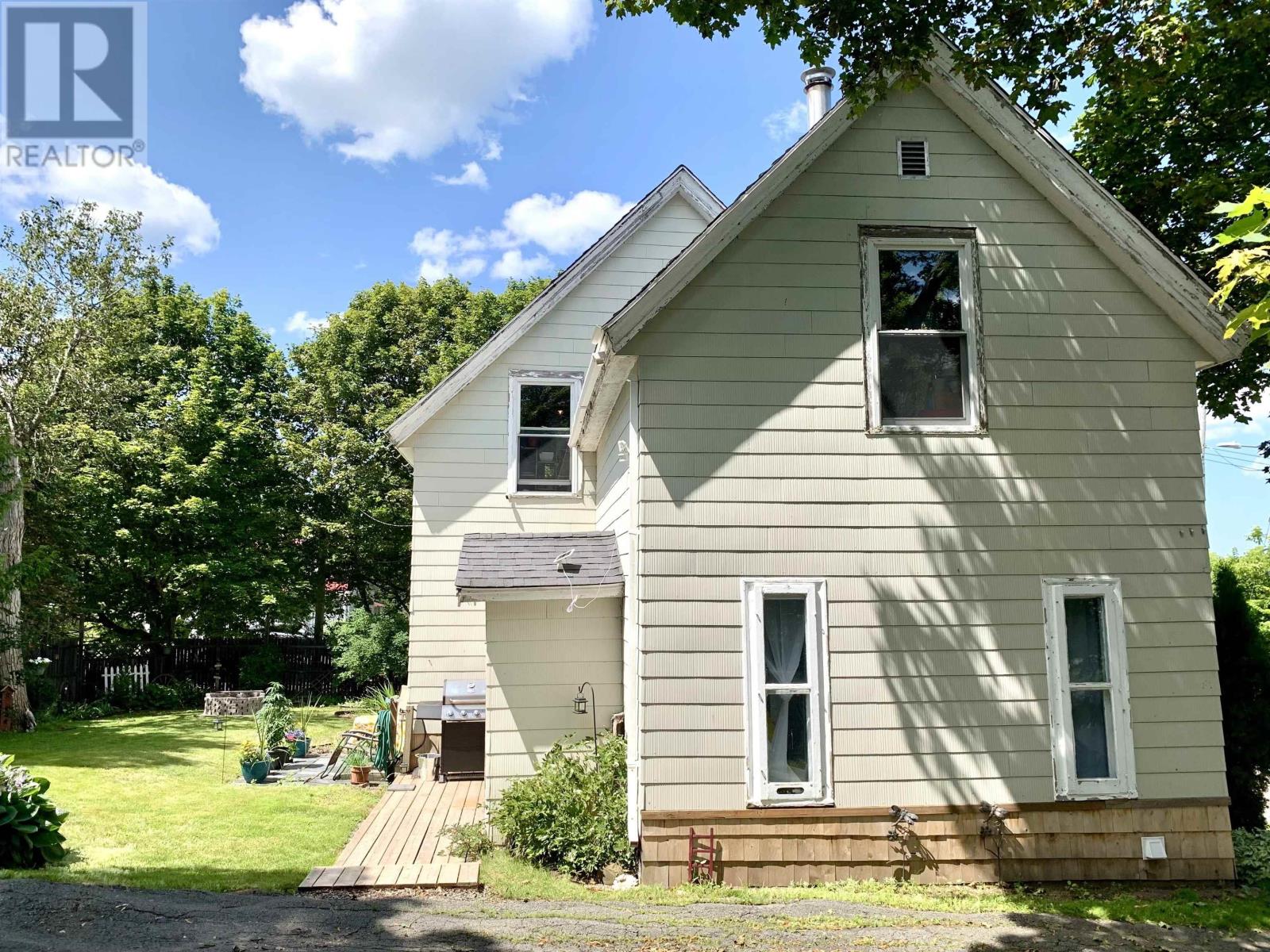 26 Starr Street Property Photo 3