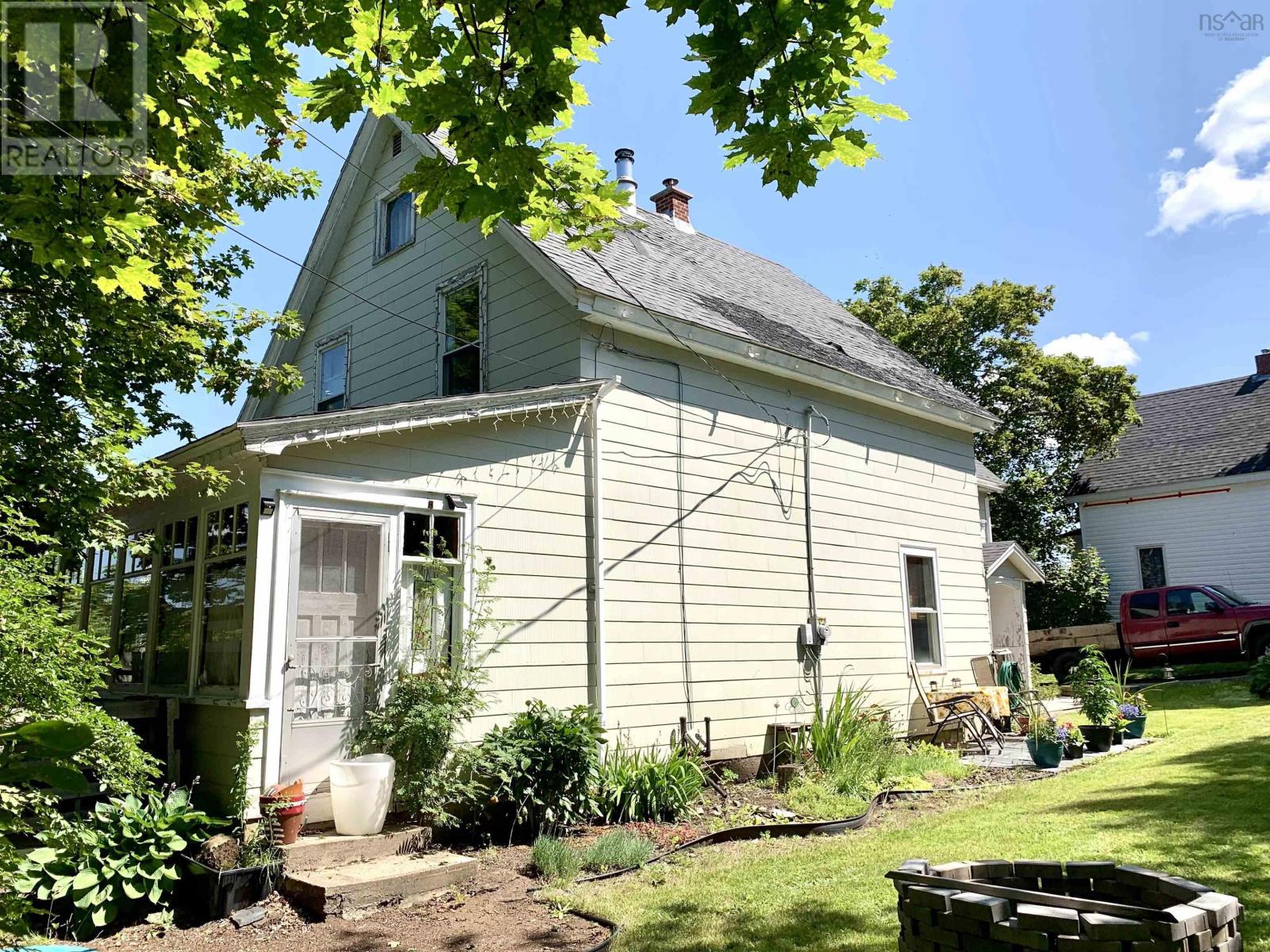 26 Starr Street Property Photo 5