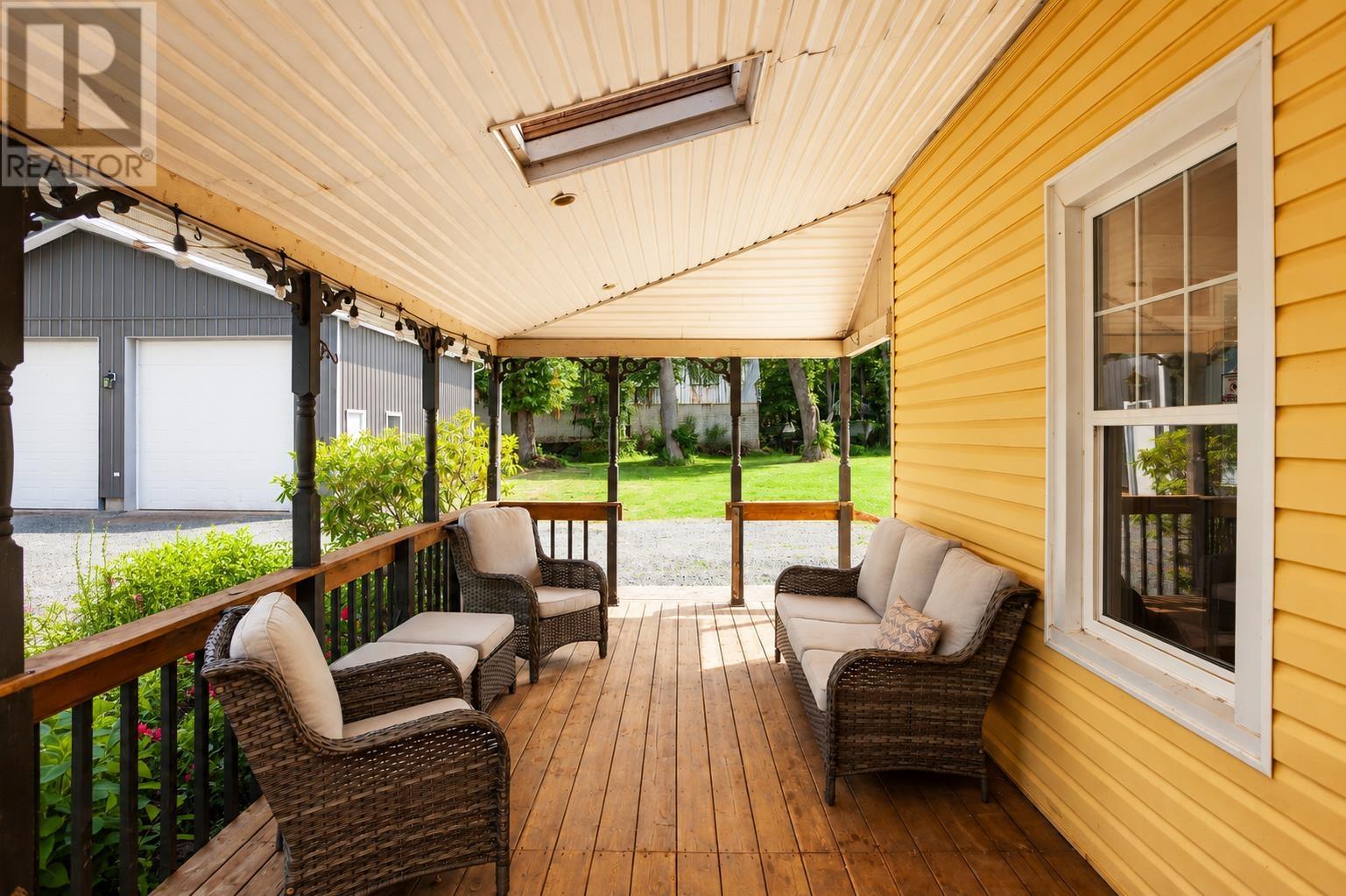 2903 Kinross Road Property Photo 4