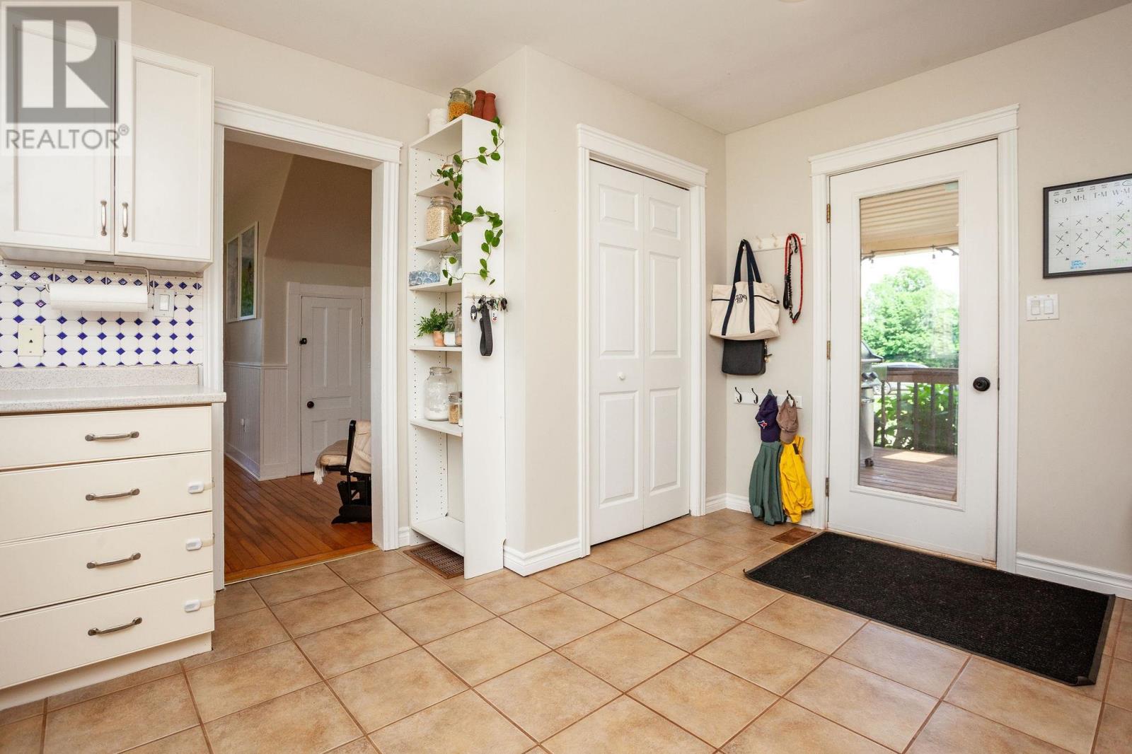 2903 Kinross Road Property Photo 6