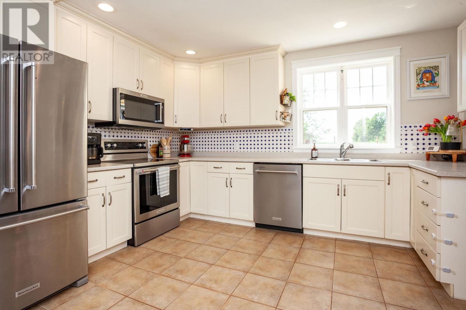 2903 Kinross Road Property Photo 8