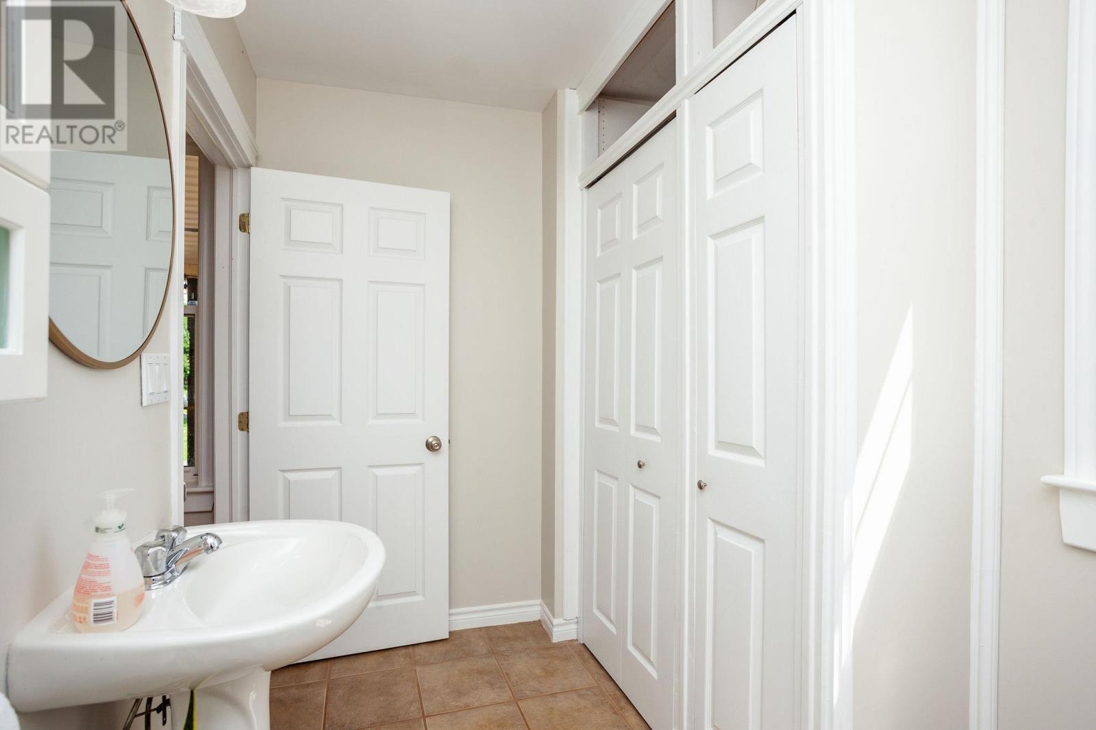 2903 Kinross Road Property Photo 11