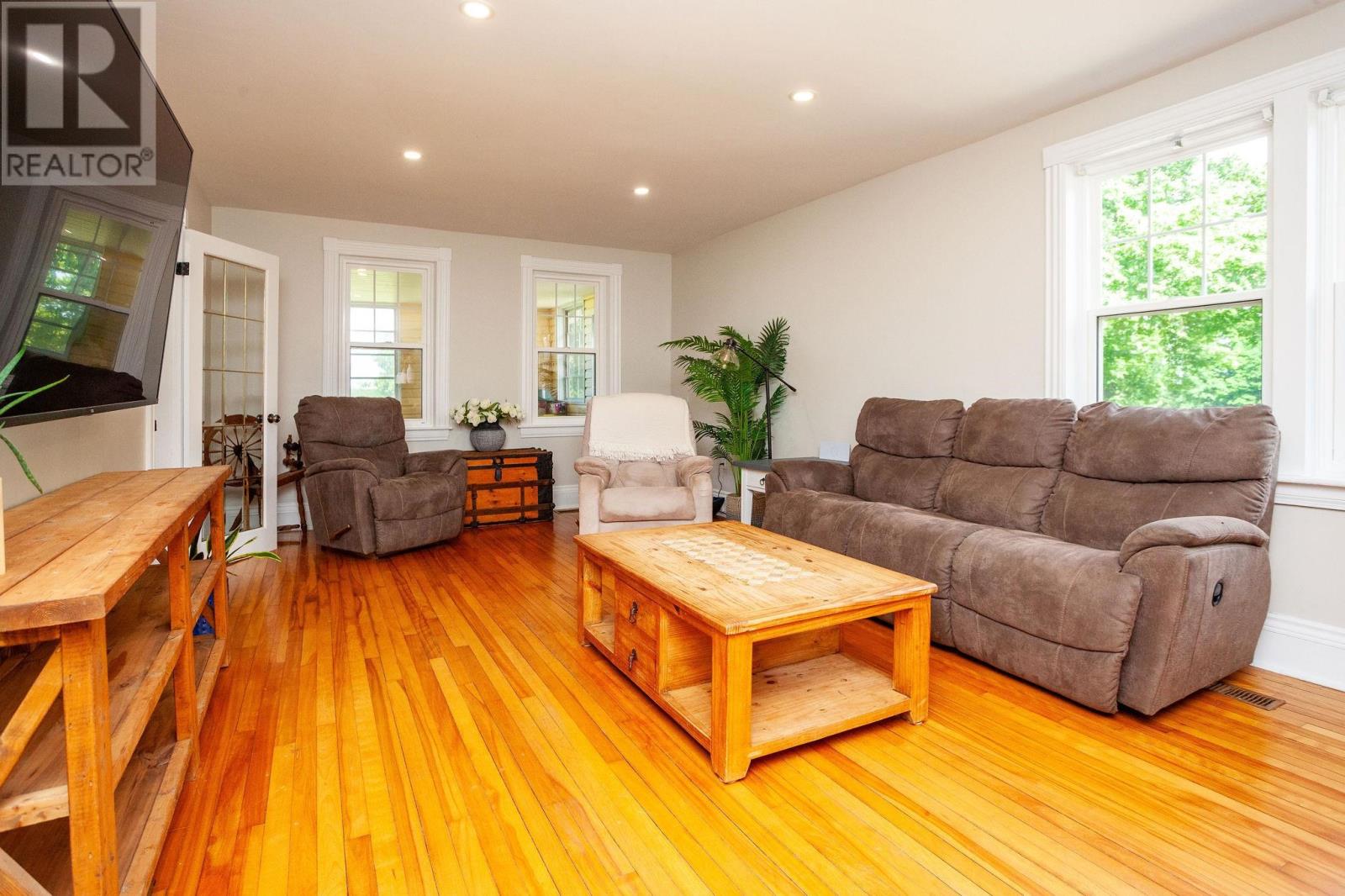 2903 Kinross Road Property Photo 14