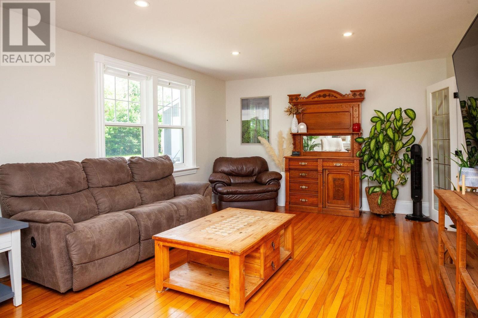 2903 Kinross Road Property Photo 15