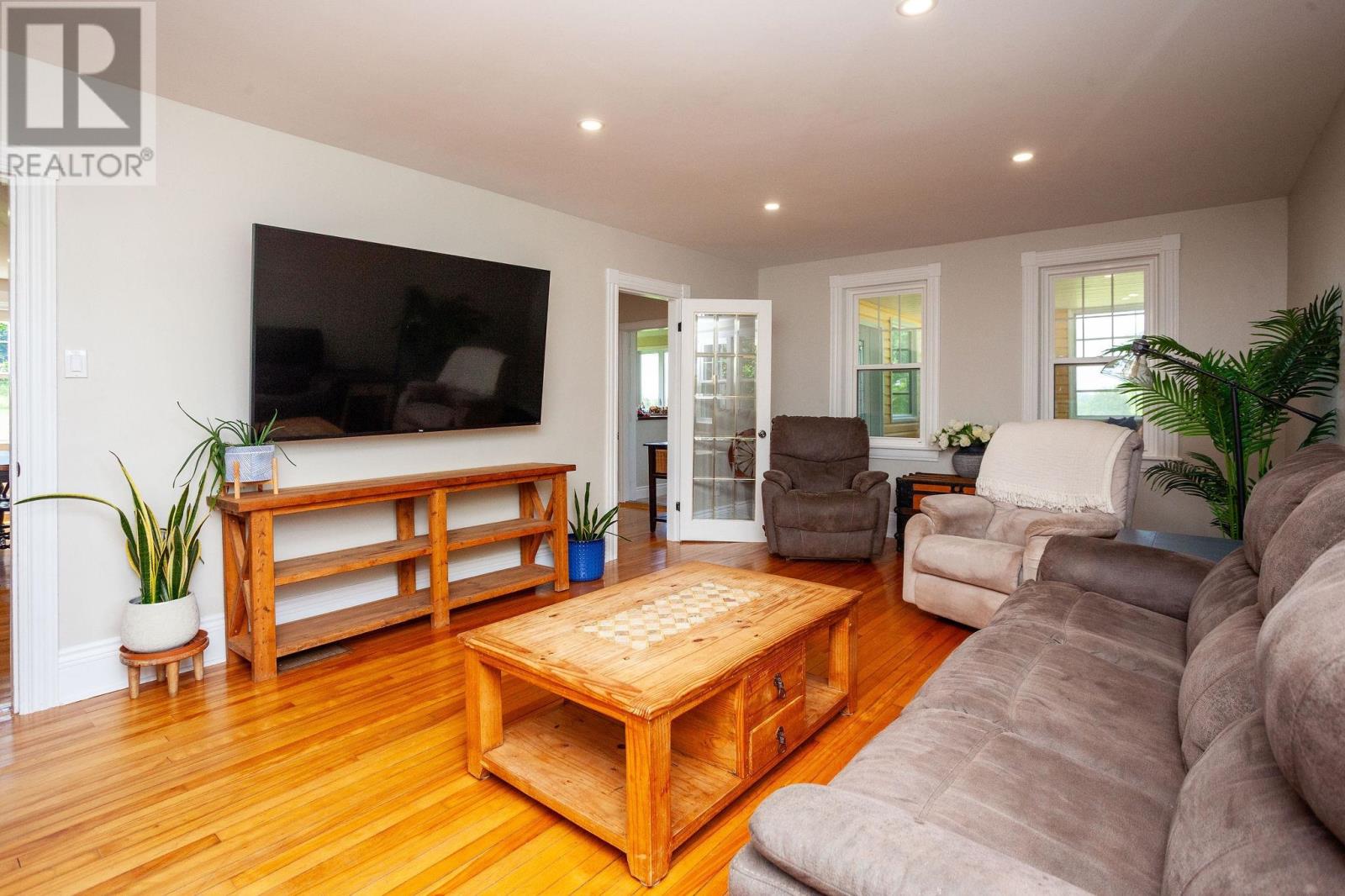 2903 Kinross Road Property Photo 16