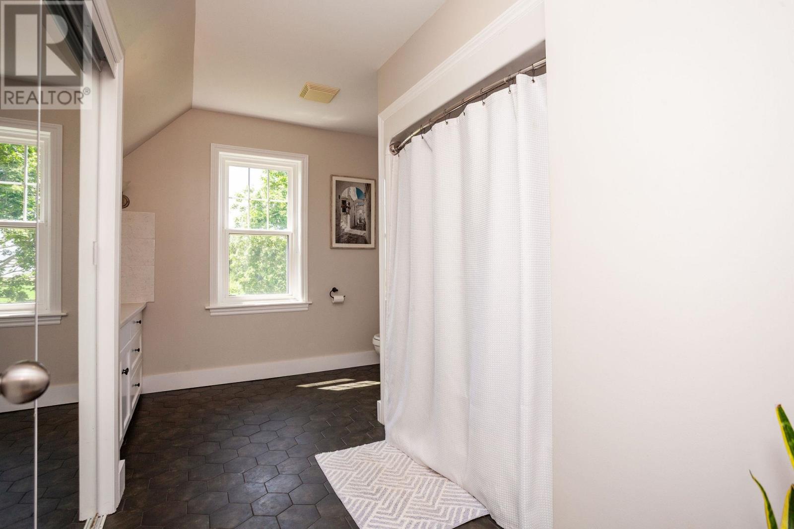 2903 Kinross Road Property Photo 24