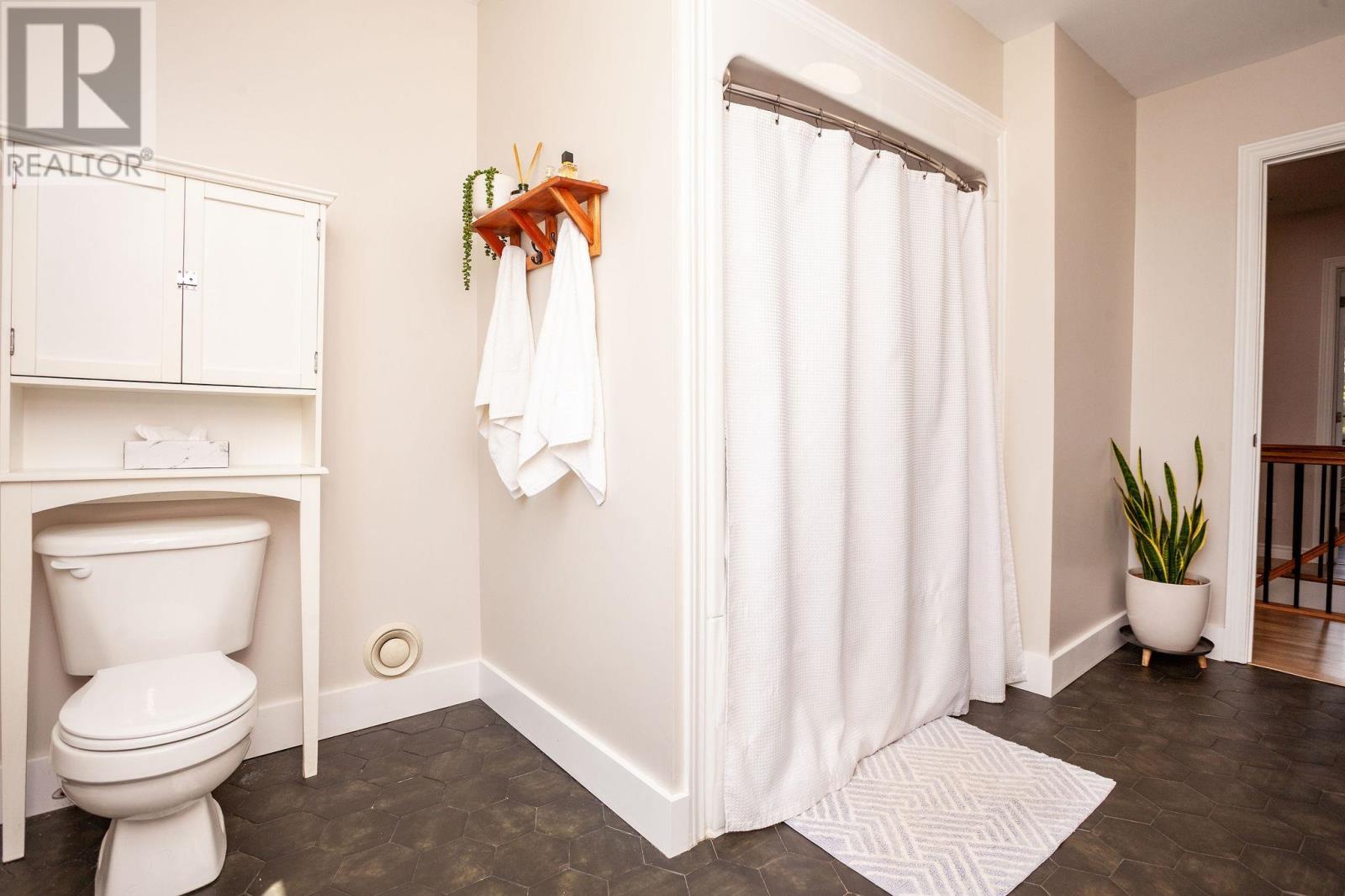 2903 Kinross Road Property Photo 26