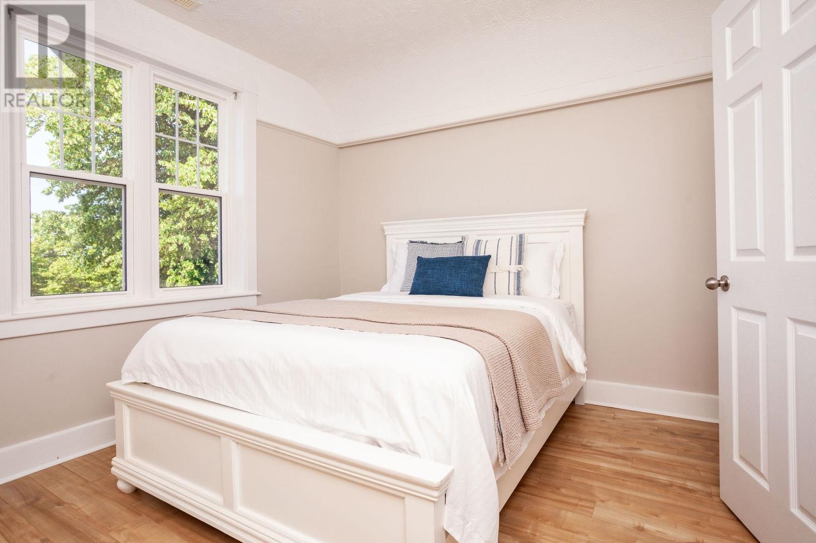 2903 Kinross Road Property Photo 28