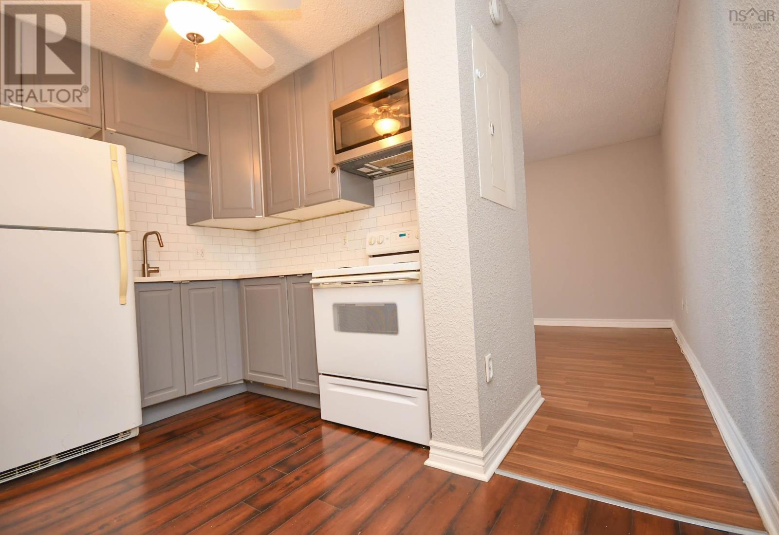 710 5572 North Ridge Road Property Photo 6