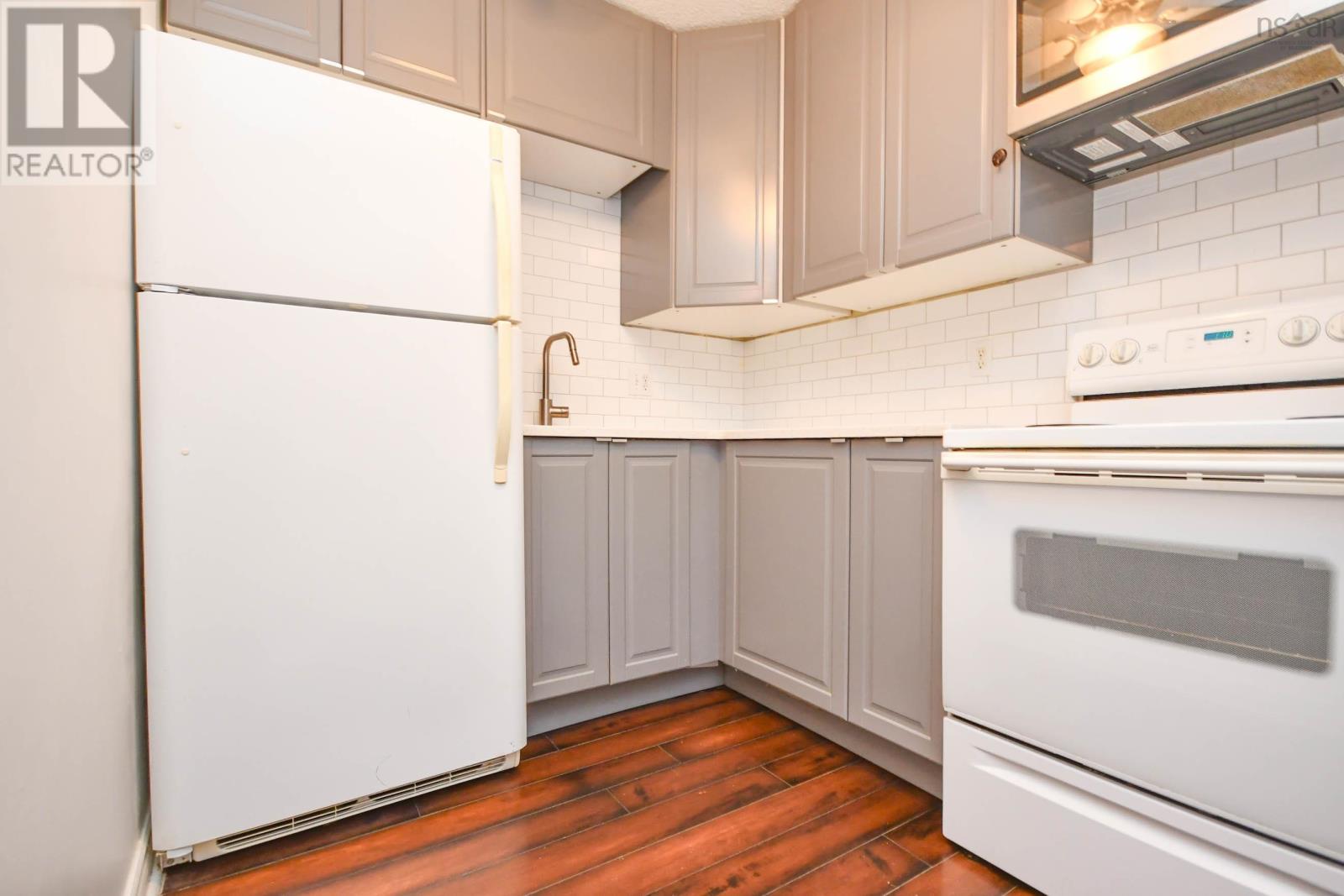 710 5572 North Ridge Road Property Photo 9