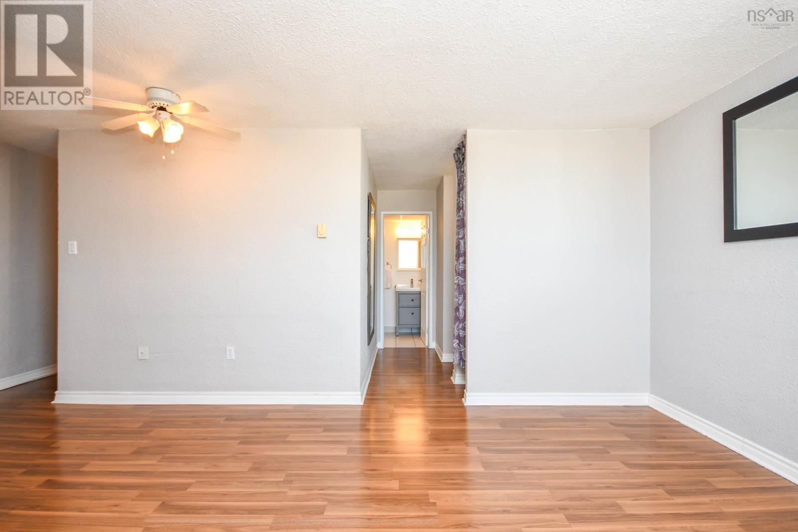710 5572 North Ridge Road Property Photo 10