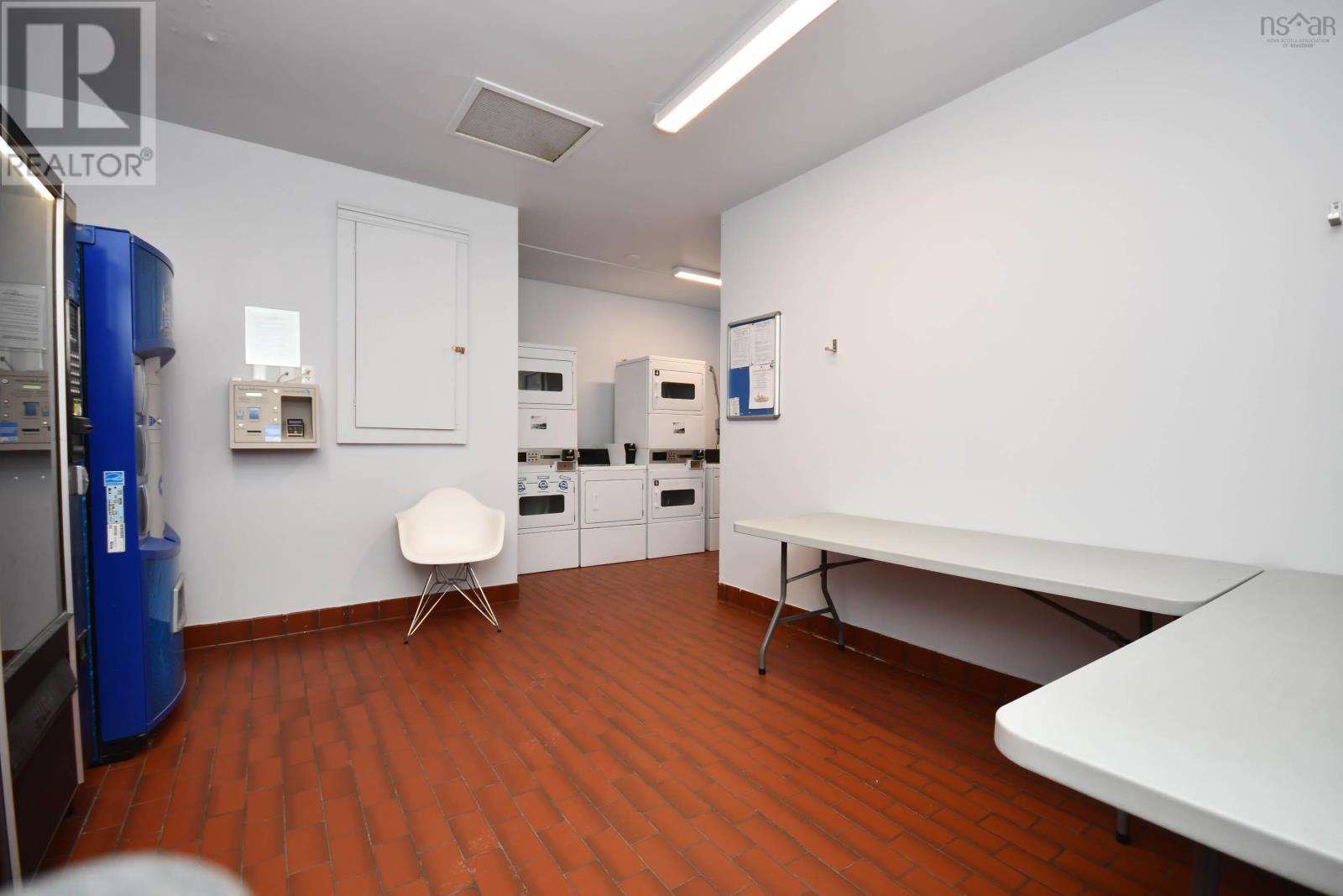 710 5572 North Ridge Road Property Photo 17