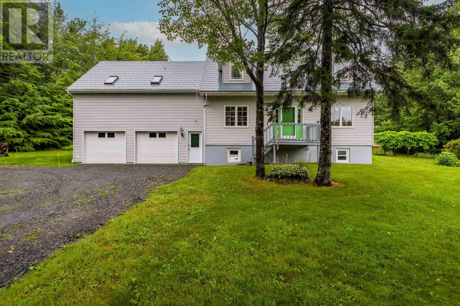 32 Kipawa Crescent
