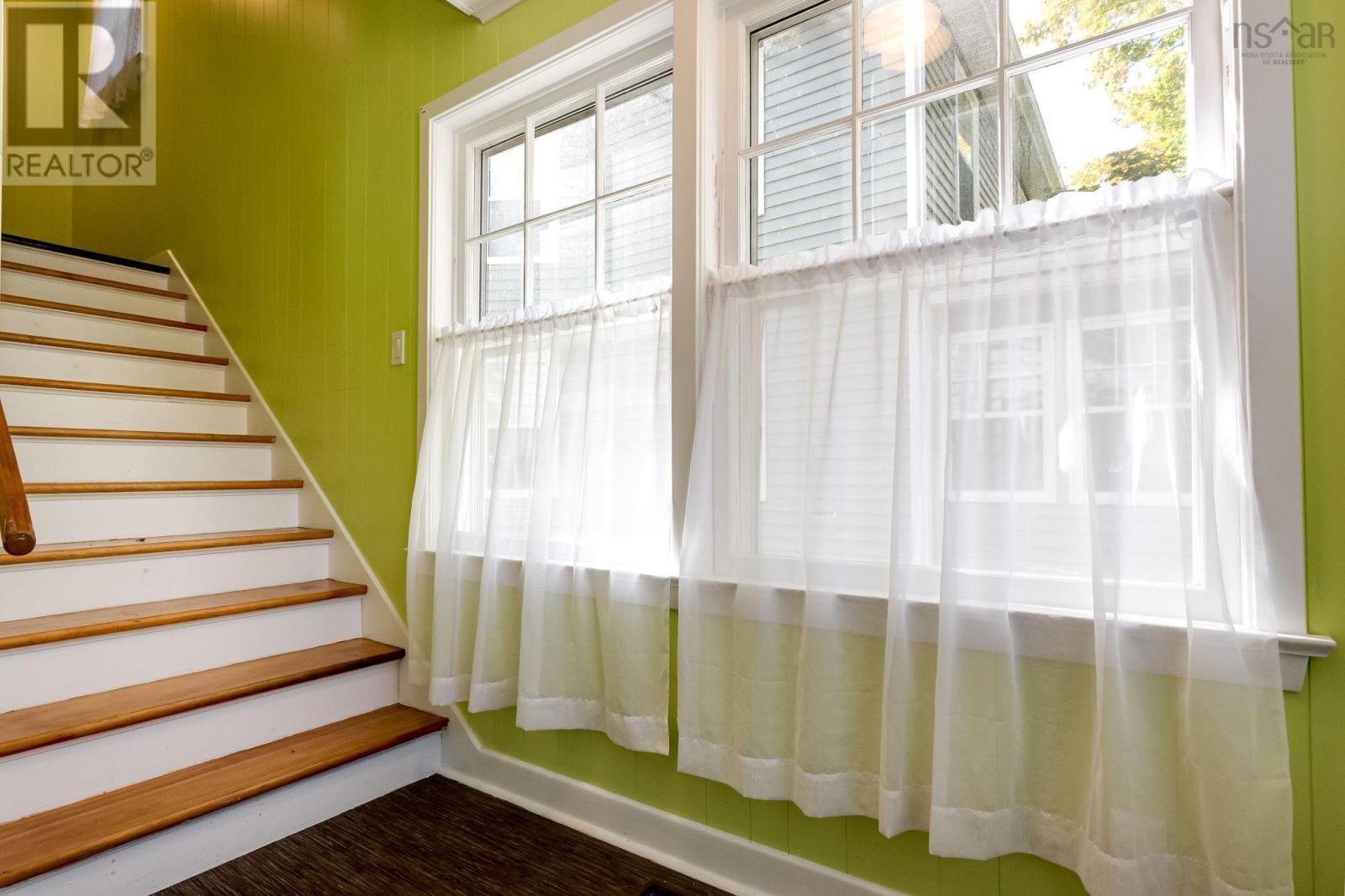 68 Connaught Avenue Property Photo 4