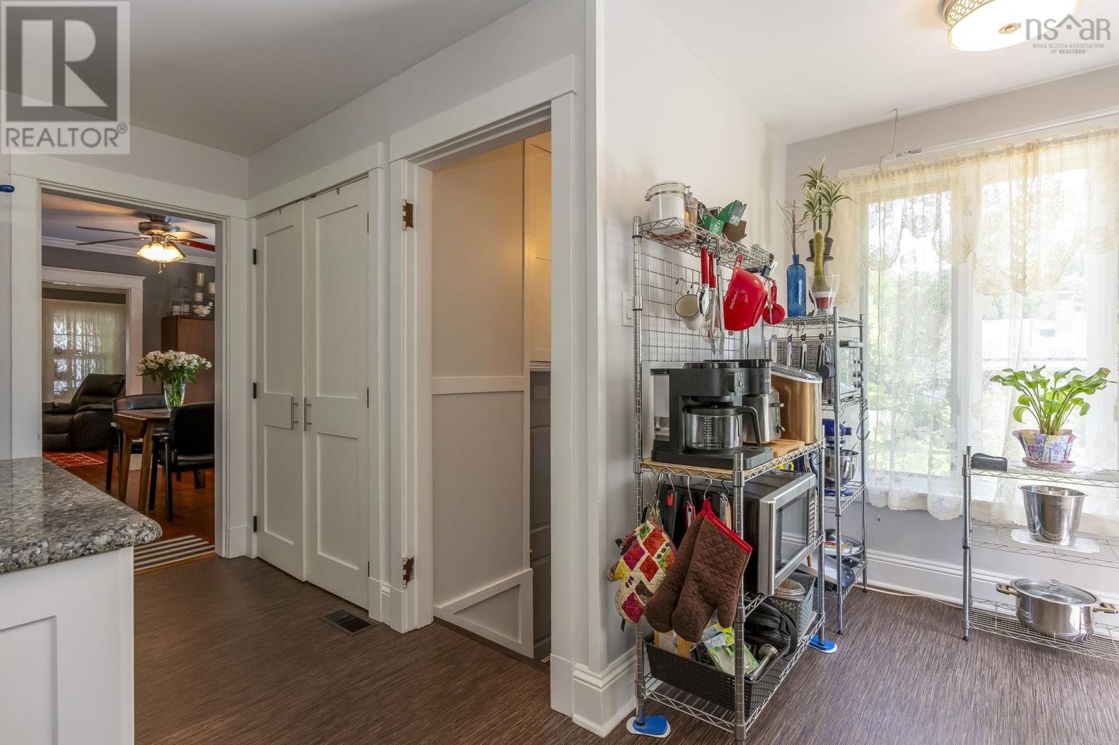 68 Connaught Avenue Property Photo 32