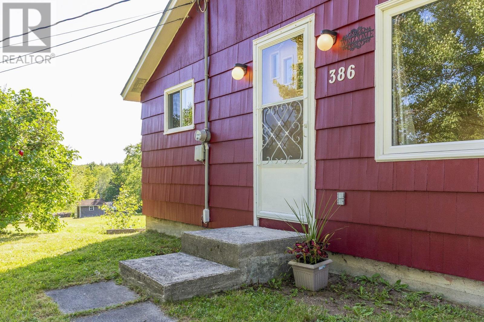386 Greenland Road Property Photo 3