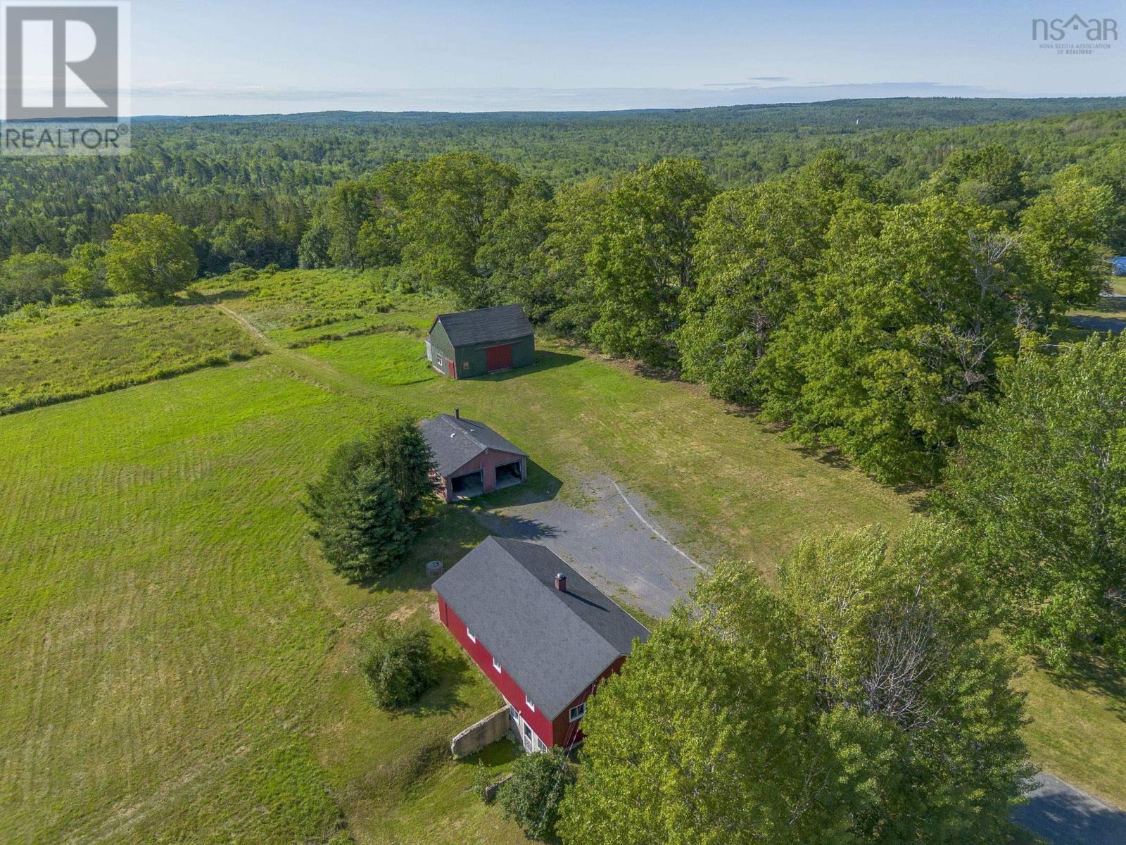 386 Greenland Road Property Photo 7