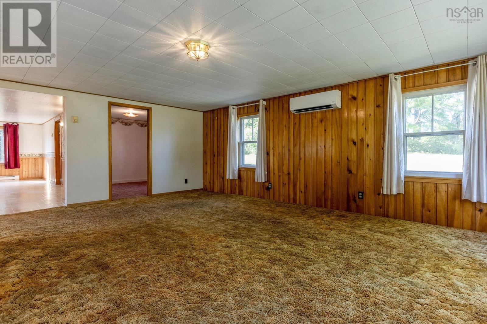 386 Greenland Road Property Photo 8
