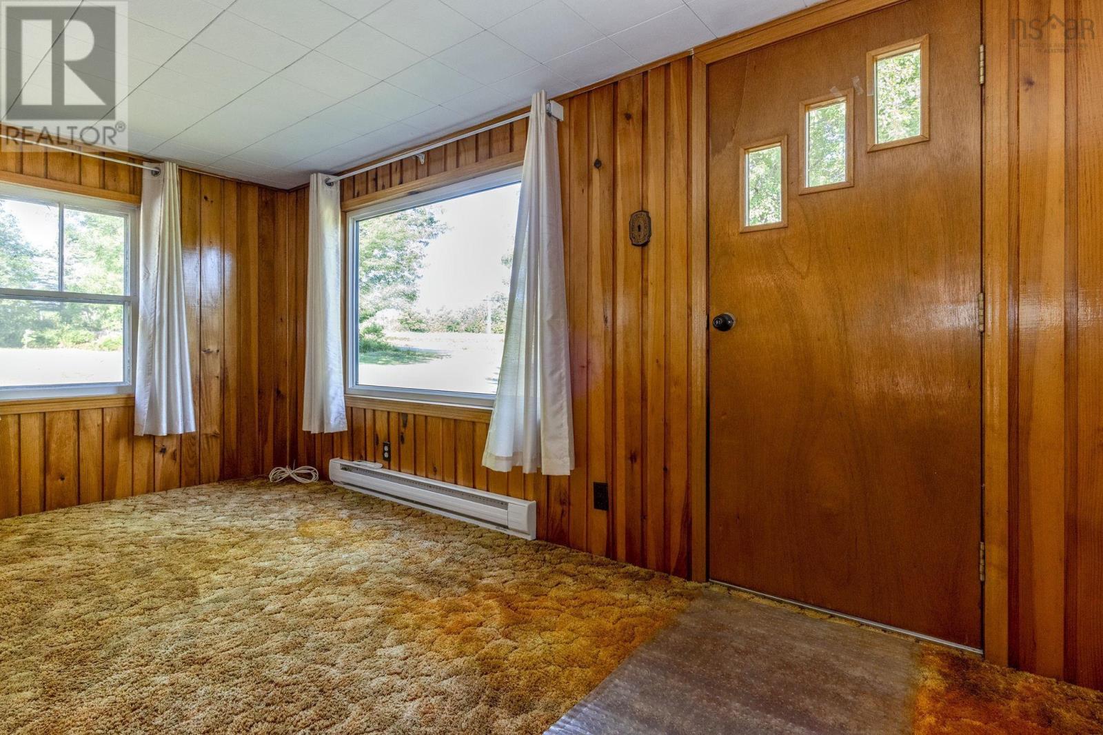 386 Greenland Road Property Photo 9