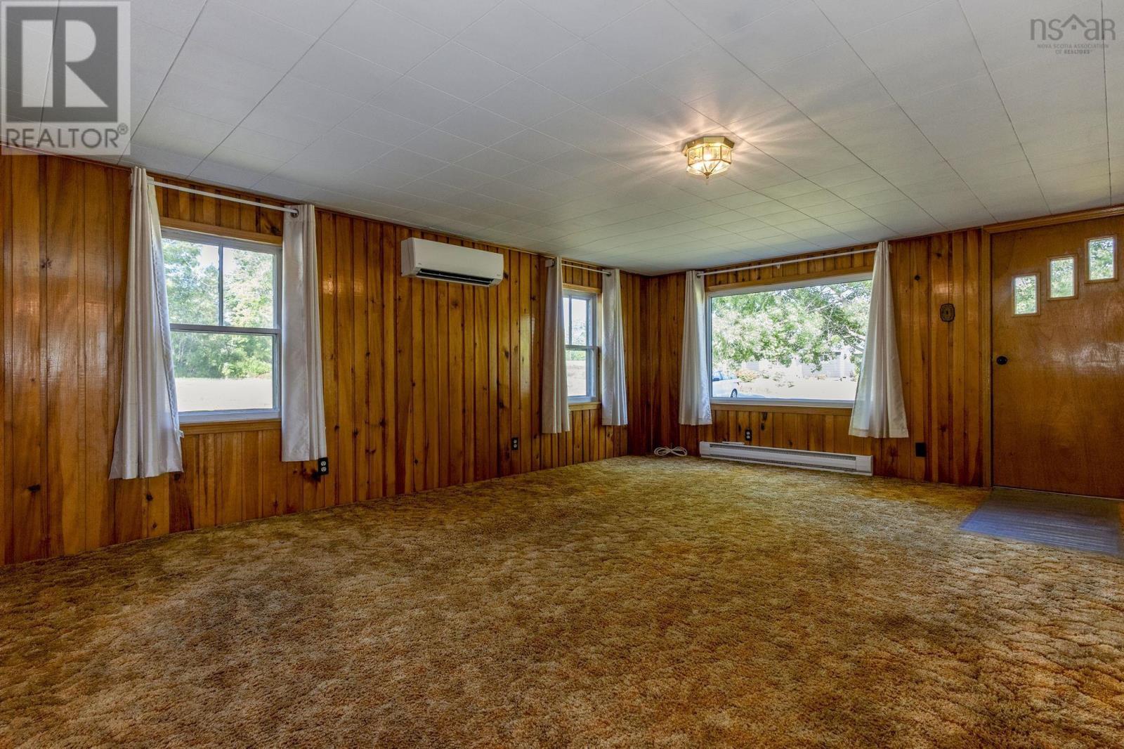 386 Greenland Road Property Photo 10