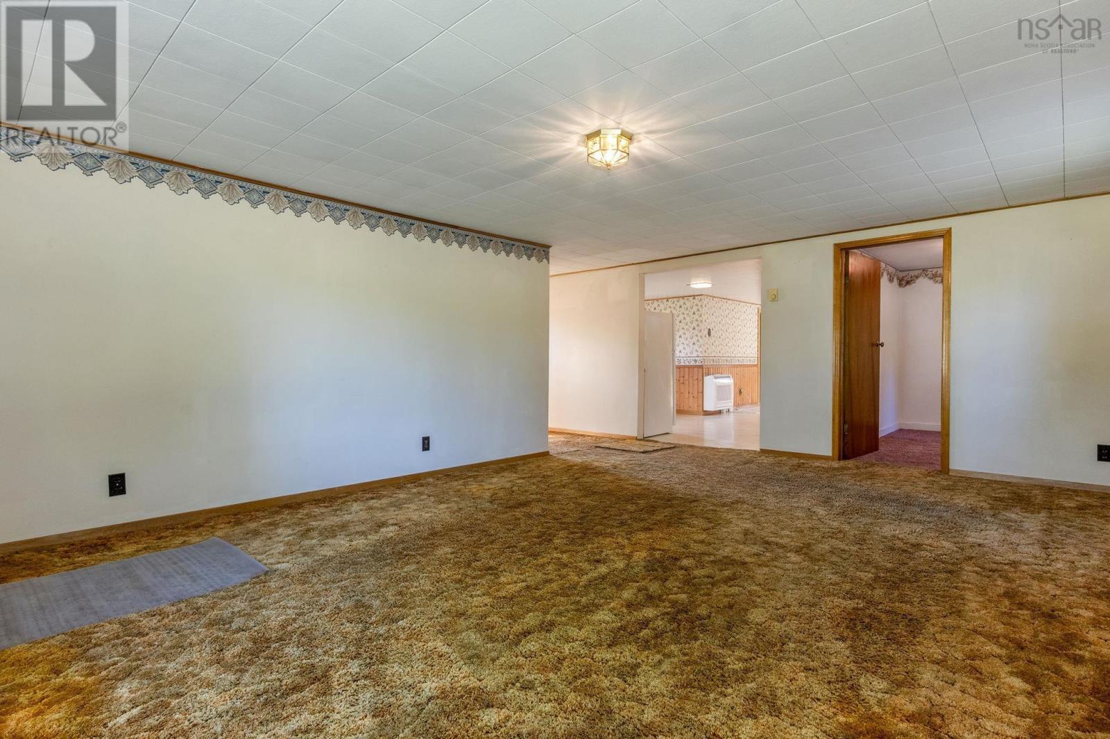 386 Greenland Road Property Photo 11