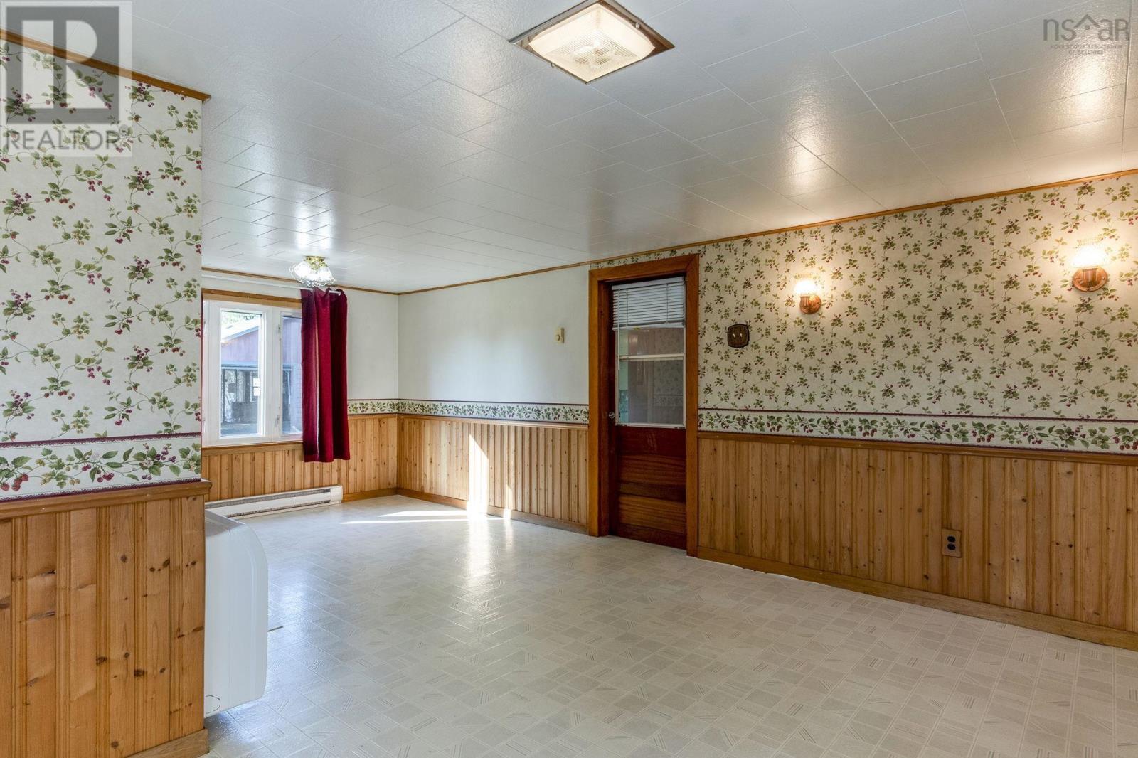 386 Greenland Road Property Photo 13