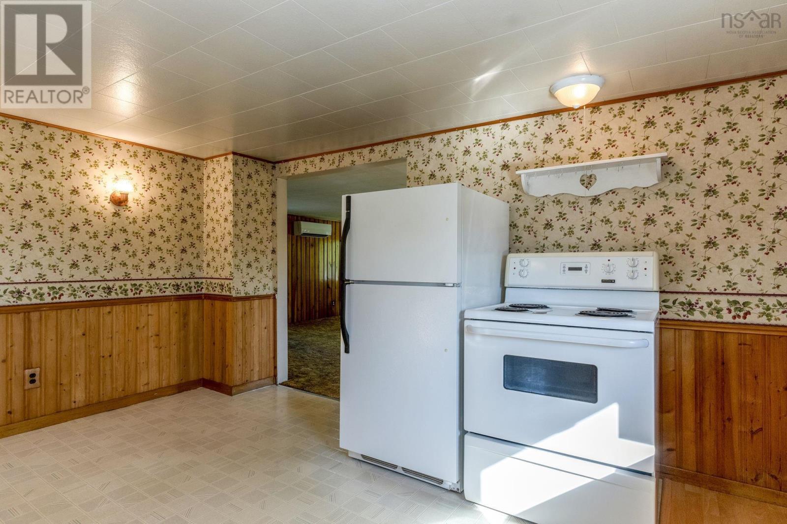 386 Greenland Road Property Photo 14