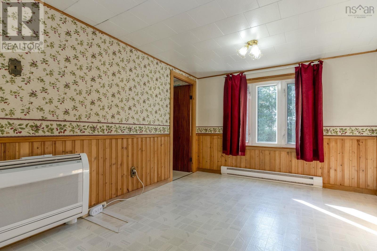 386 Greenland Road Property Photo 15