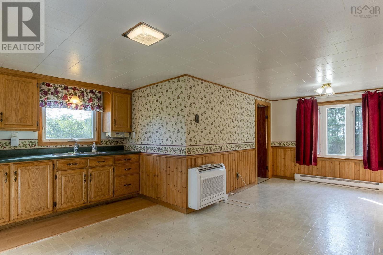 386 Greenland Road Property Photo 16