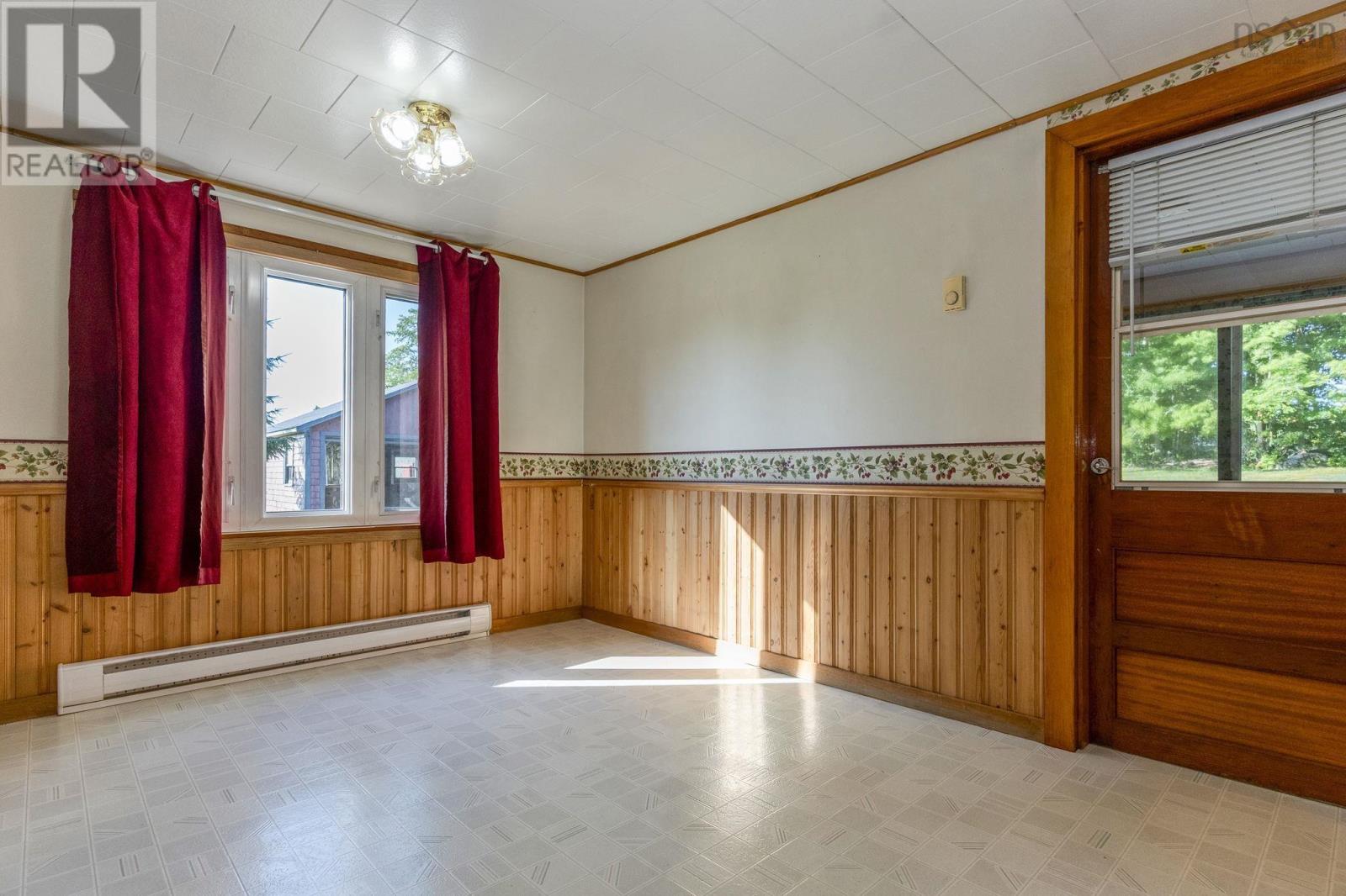 386 Greenland Road Property Photo 18