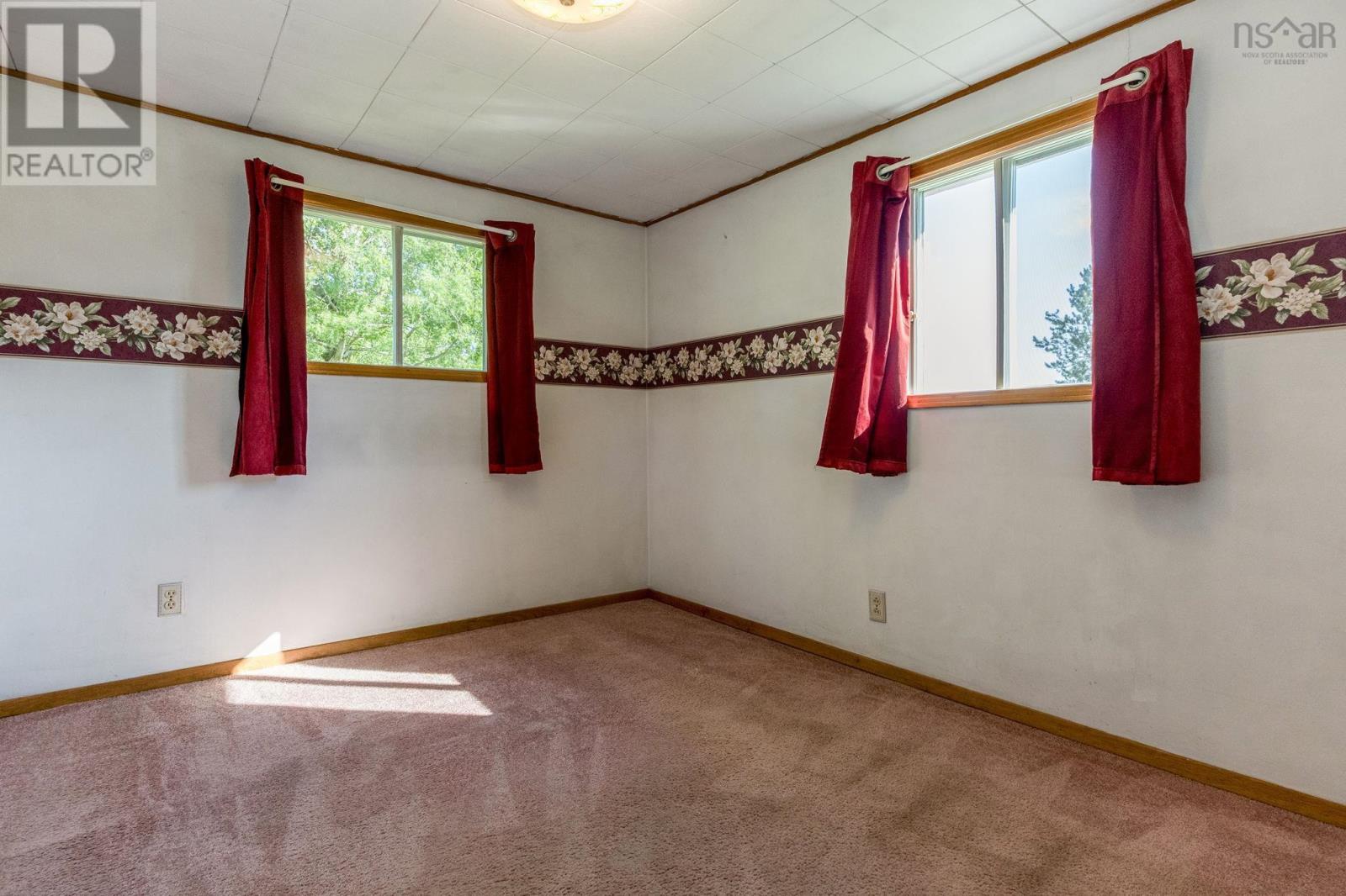 386 Greenland Road Property Photo 20