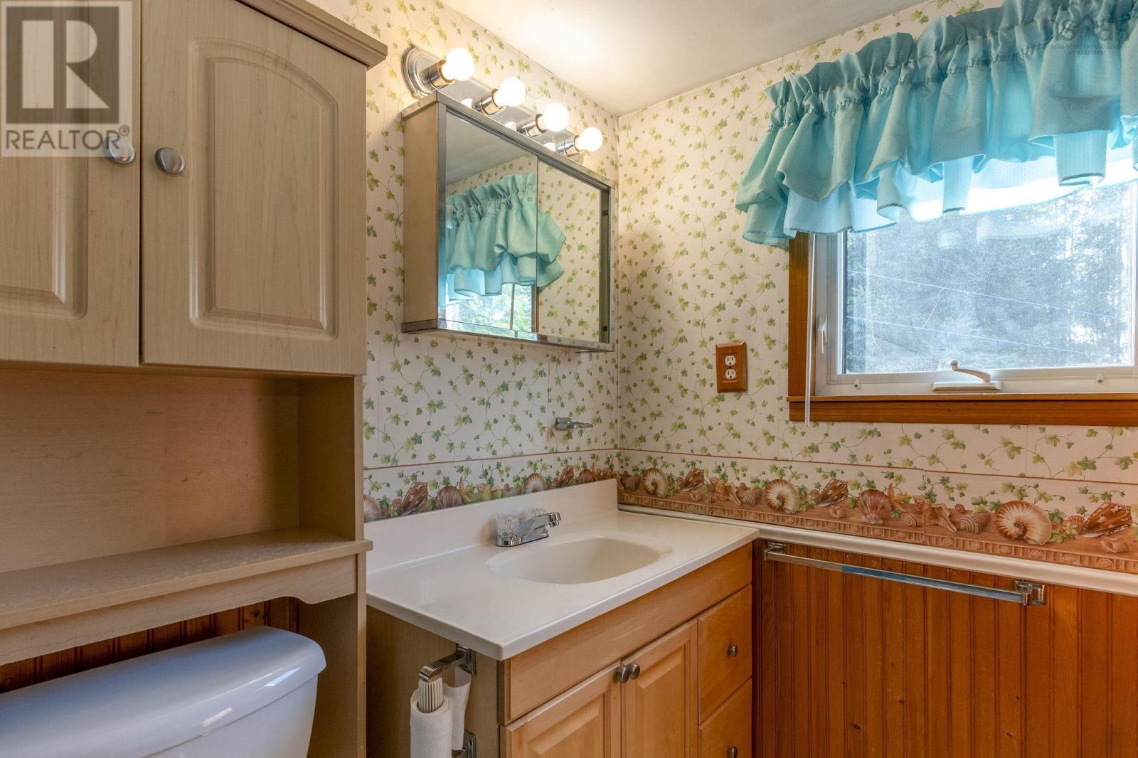 386 Greenland Road Property Photo 21