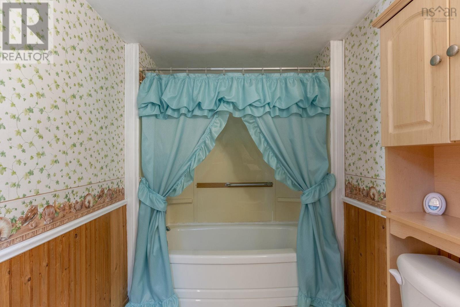 386 Greenland Road Property Photo 22