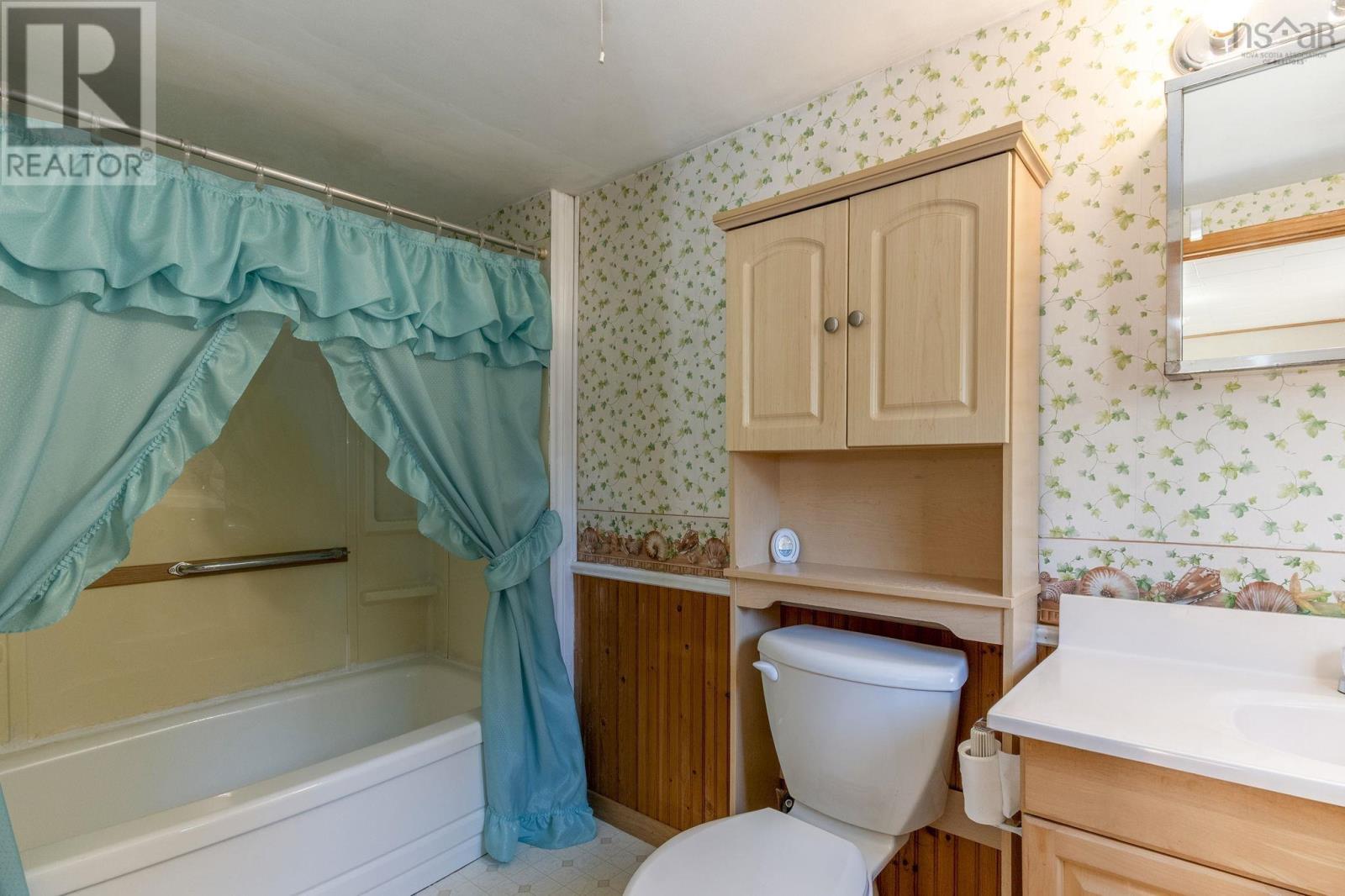 386 Greenland Road Property Photo 23