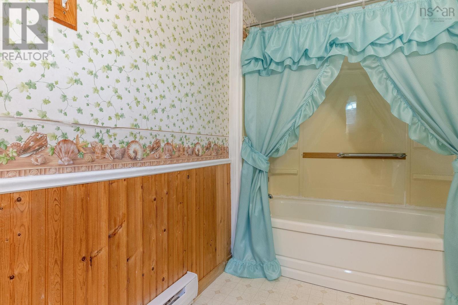 386 Greenland Road Property Photo 24
