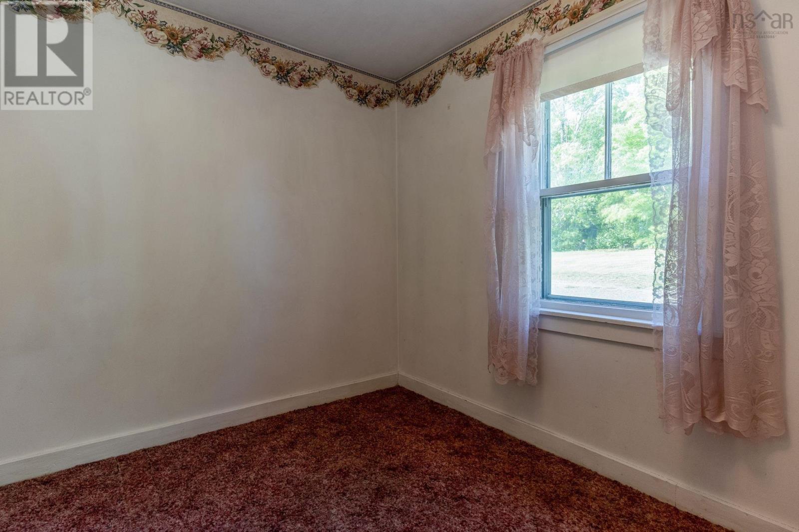 386 Greenland Road Property Photo 25