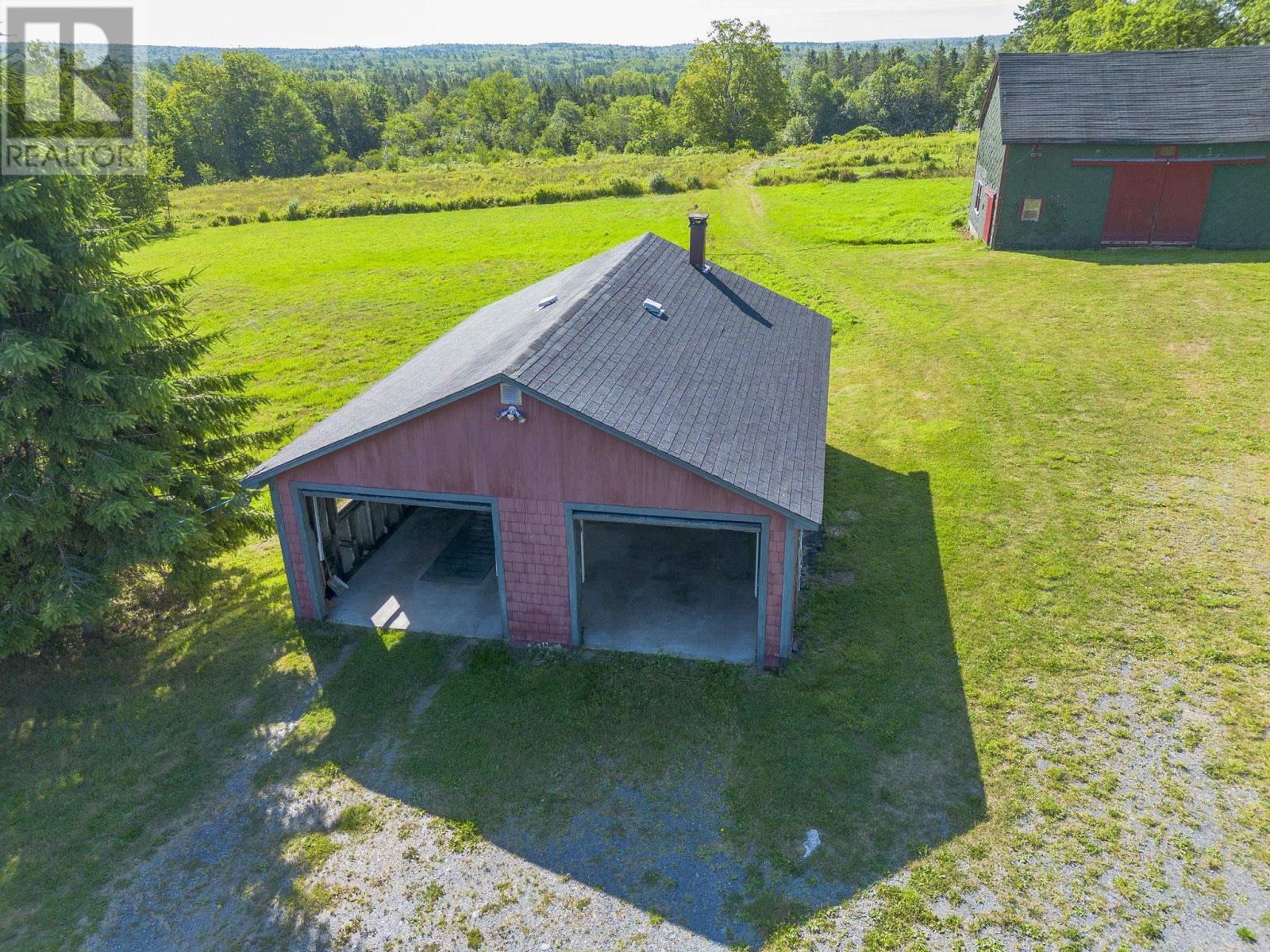 386 Greenland Road Property Photo 28