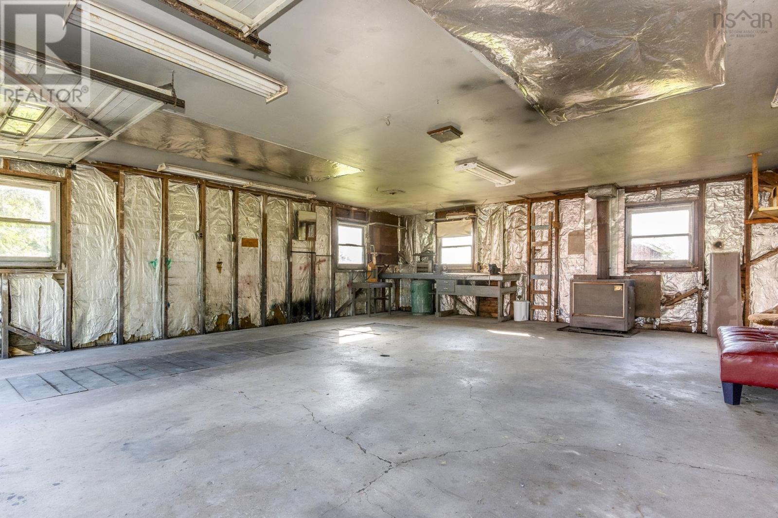 386 Greenland Road Property Photo 29